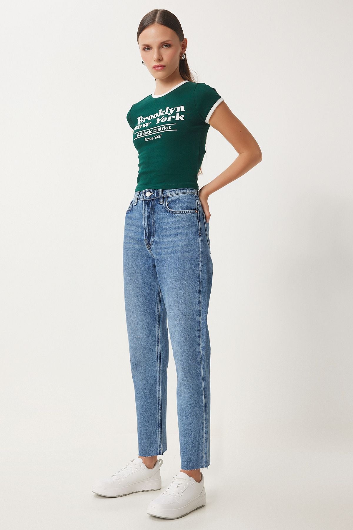 Woman Blue Medium Waist Straight Jeans UT00024