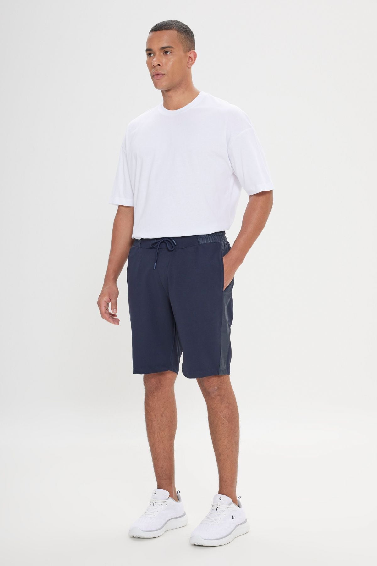 Men's navy blue standard fit normal cut casual knitting shorts