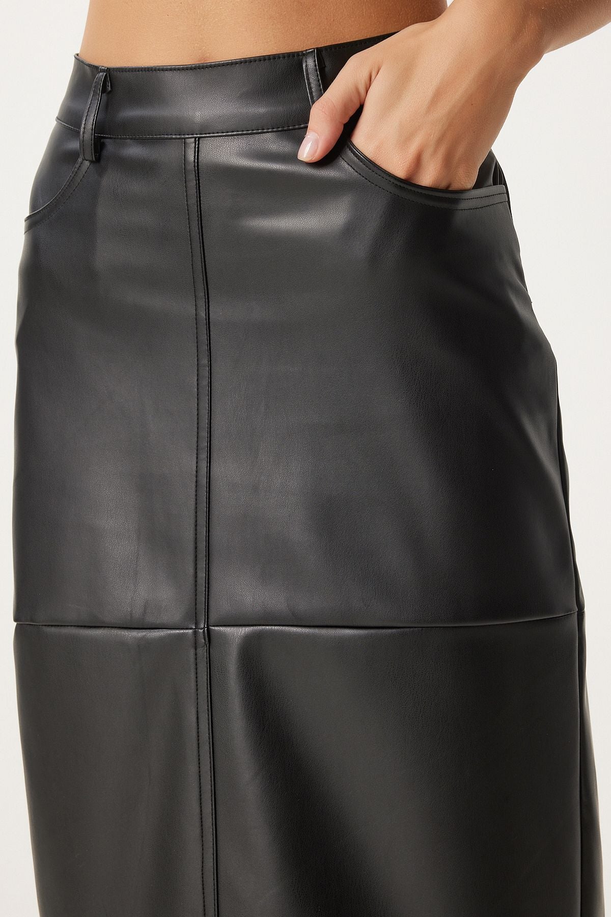 Female black slit artificial leather pencil skirt FN03351