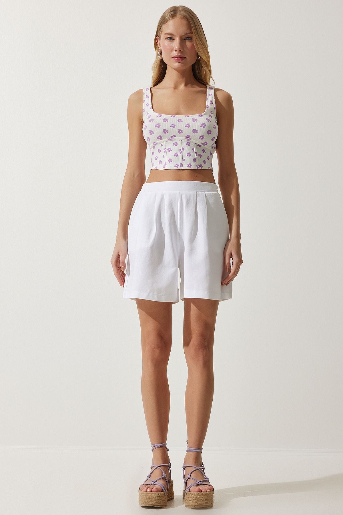 Female white pocket linen shorts MC00276