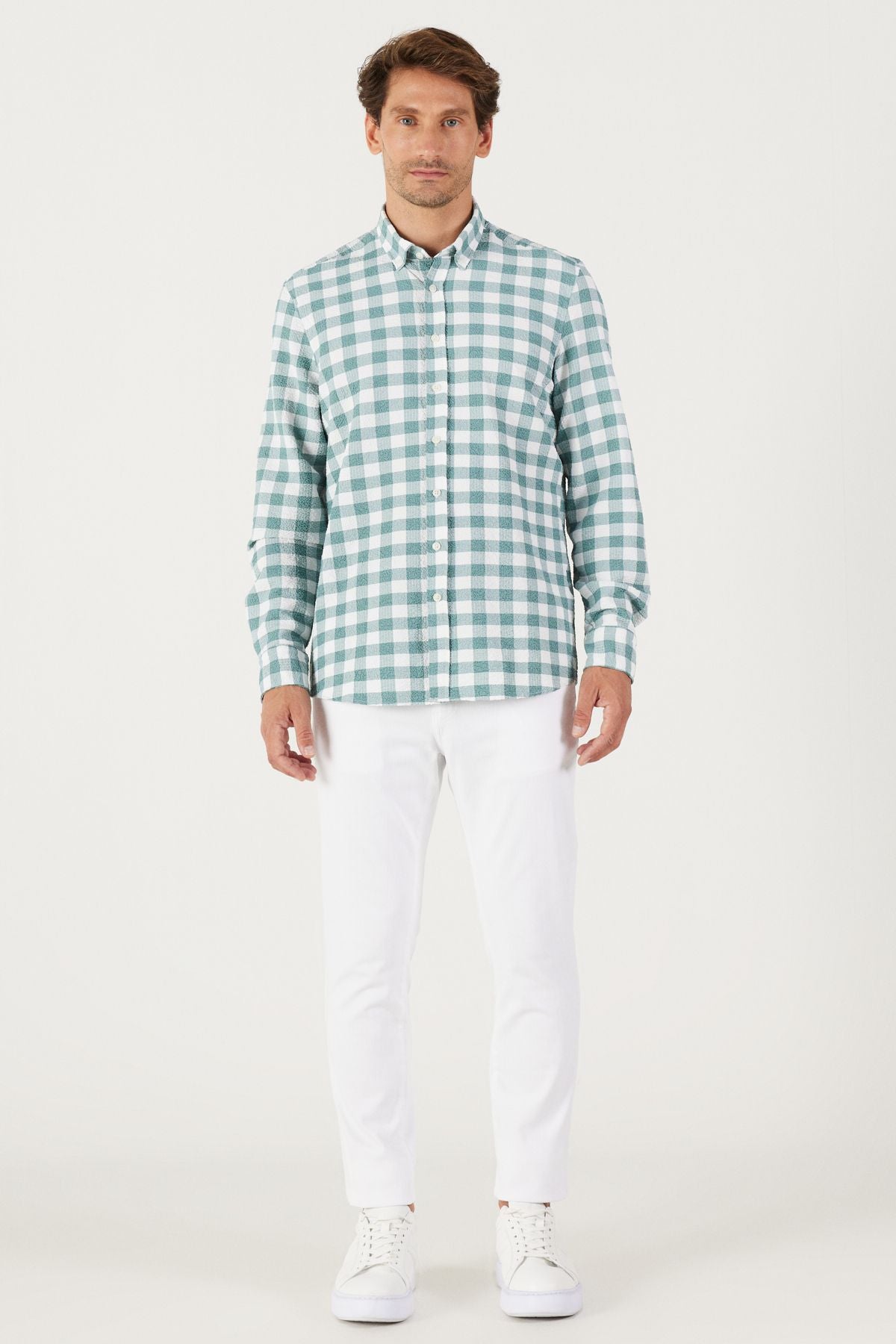 Men's white-green slim fit narrow cut buttoned collar checkered shirt