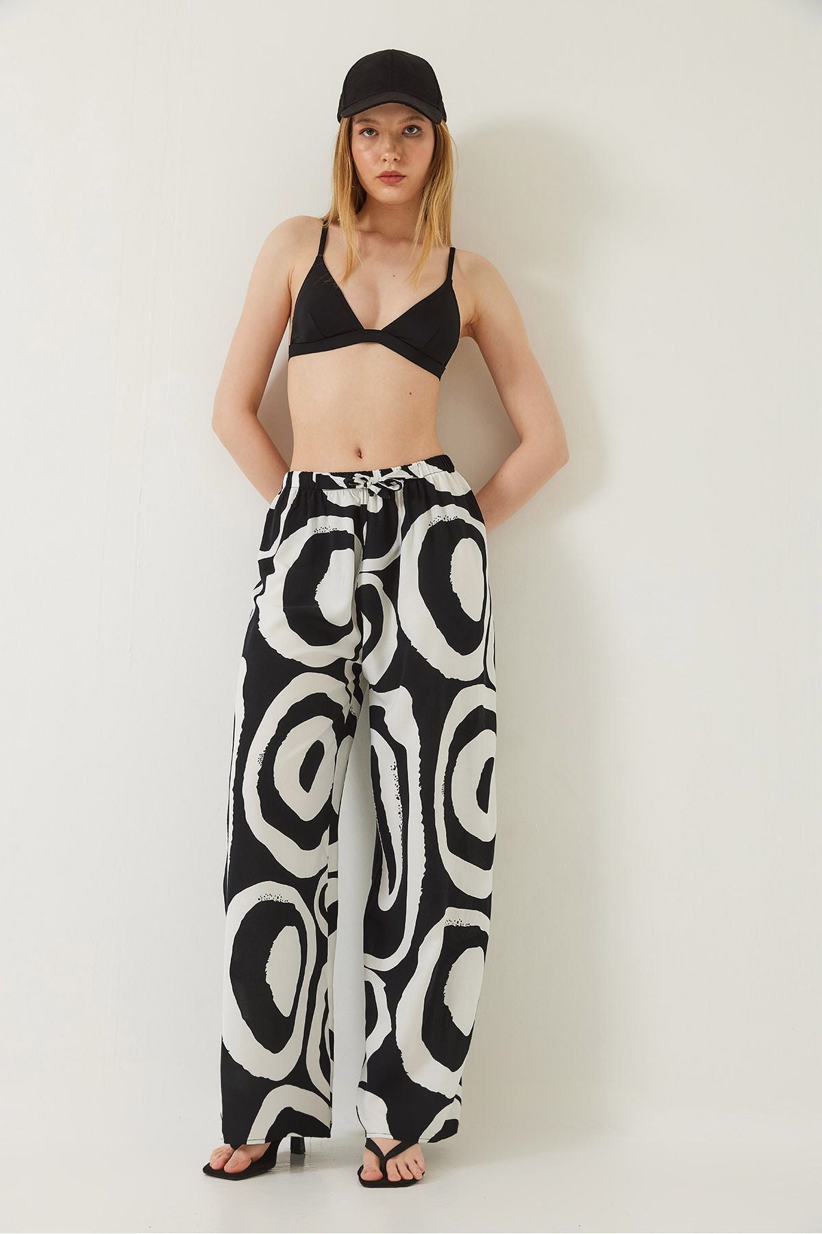 Female -linked patterned viscose pants 60261358