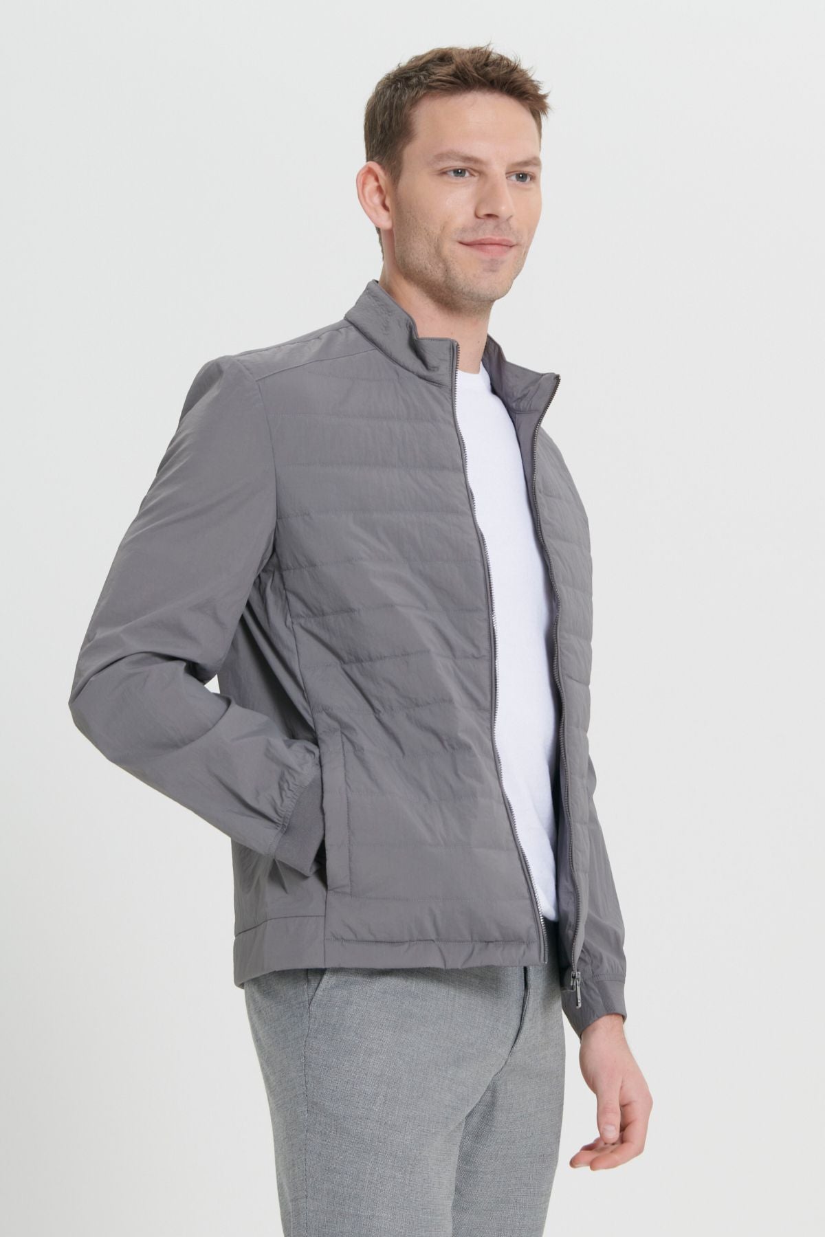 Men's gray windproof standard standard fit normal cut hidden hooded side pocket fine coat