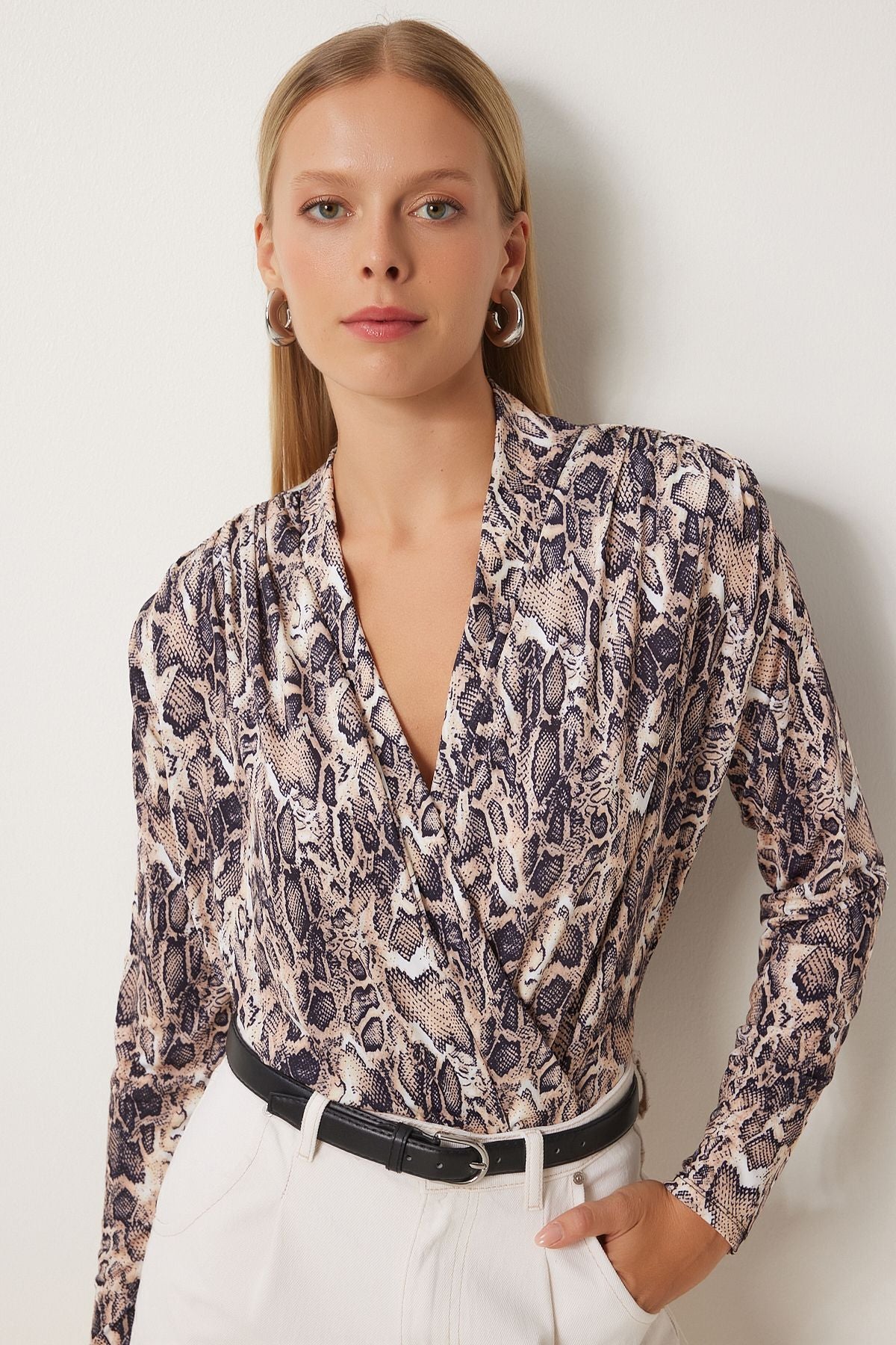 Female Beige Black Snake Patterned Ant Eldop Yaka Sandy Blouse ZH00041
