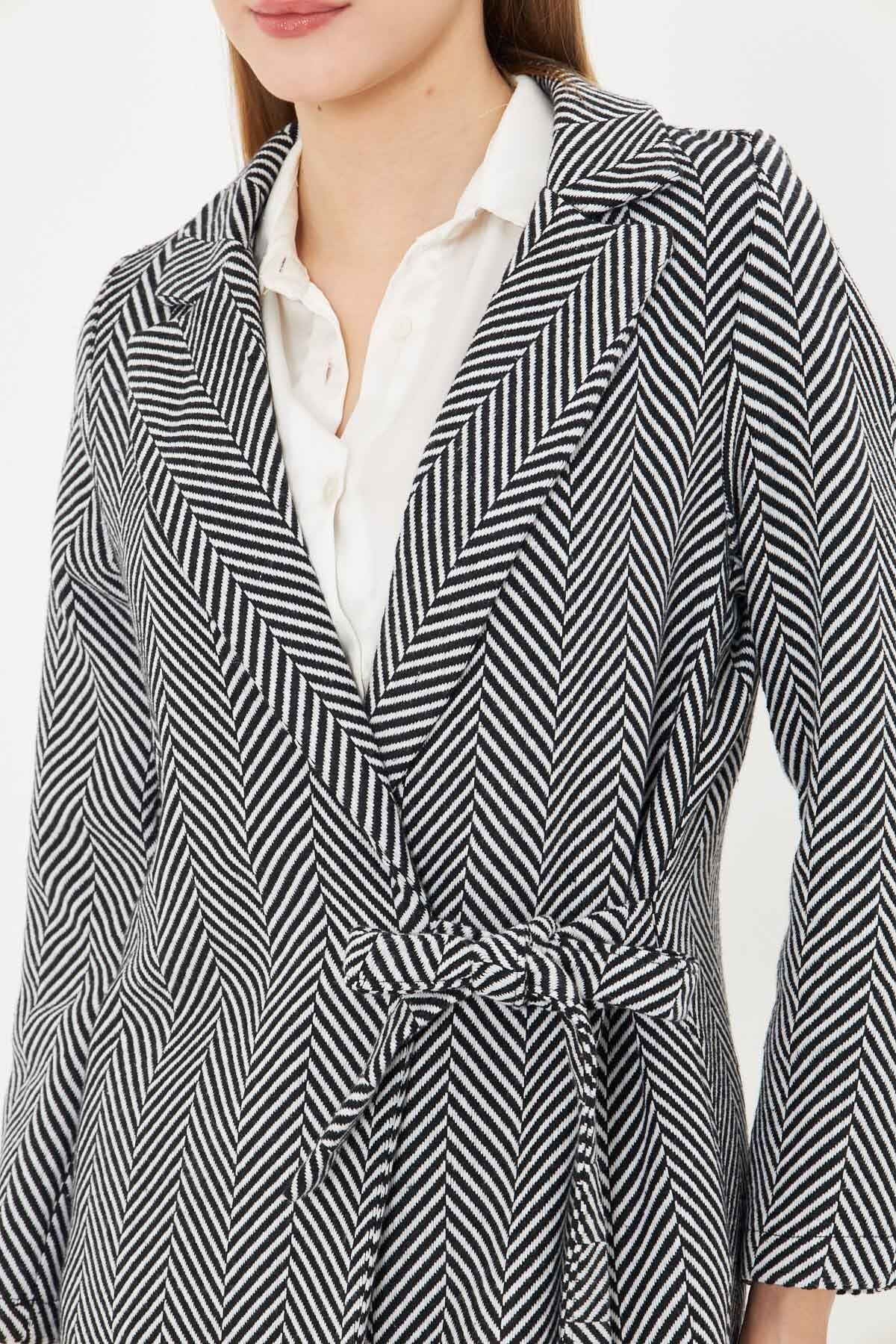 Women's black side-tied pocket long stamp coat with striped pockets ARM-25K001077