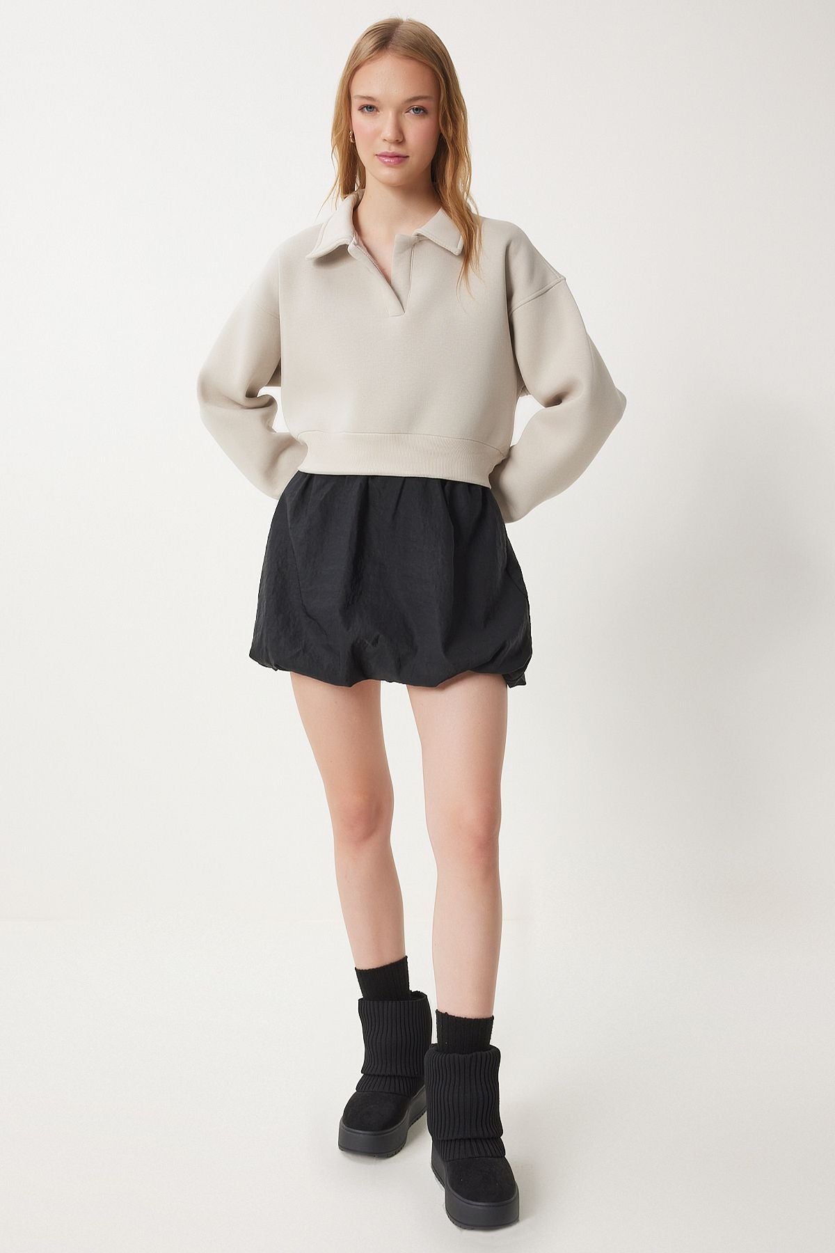 Female Beige Polo Yaka Crop Knitting Sweatshirt HW00014