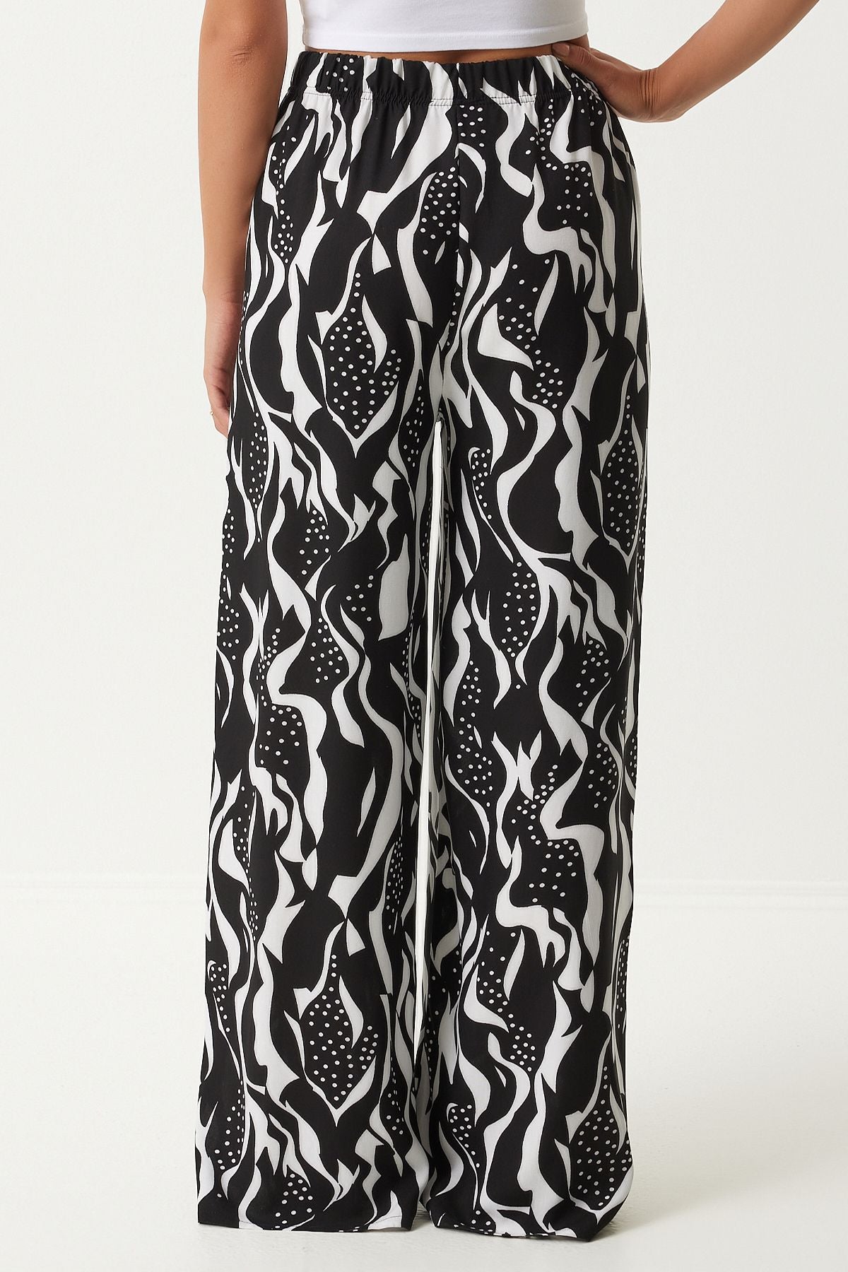 Female black live white patterned draped viscose palazzo pants EN00606