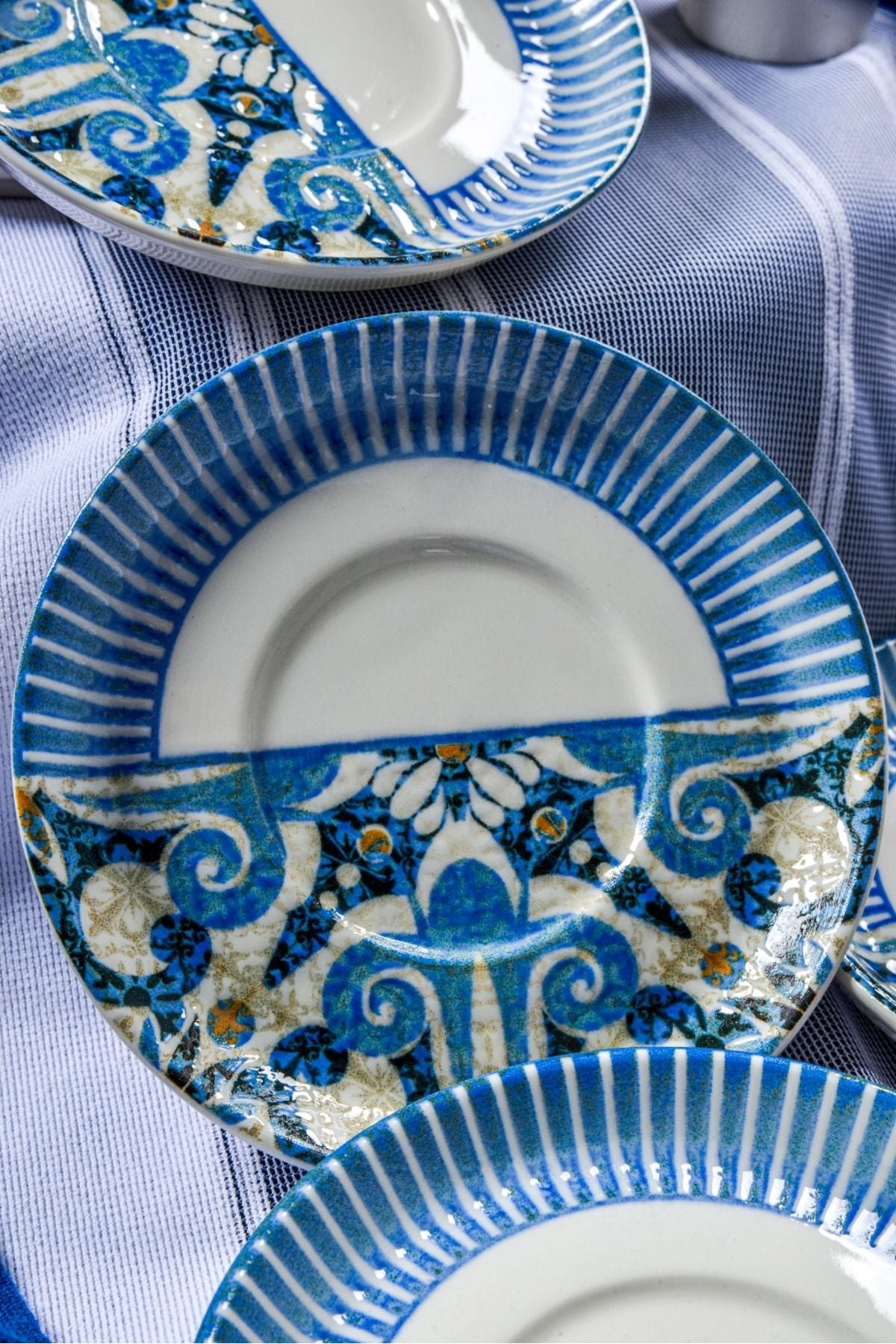 Azur 6 Piece Porcelain Tea Plate Set