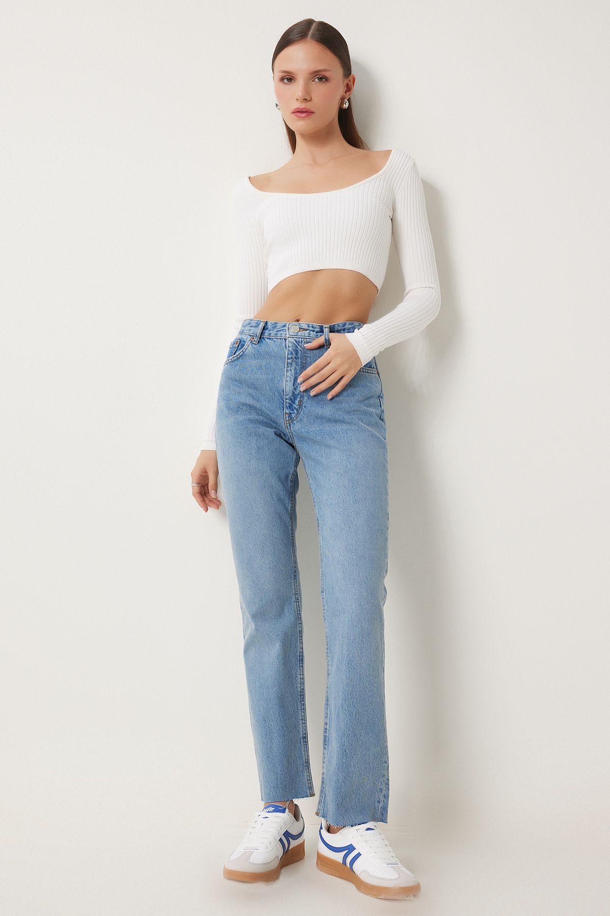 Woman Light Blue Medium Waist Straight Jeans UT00025