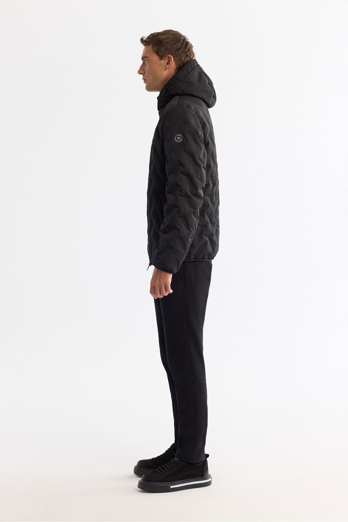Men's black hooded water -driven windproof transport hanger Mont A42y6041
