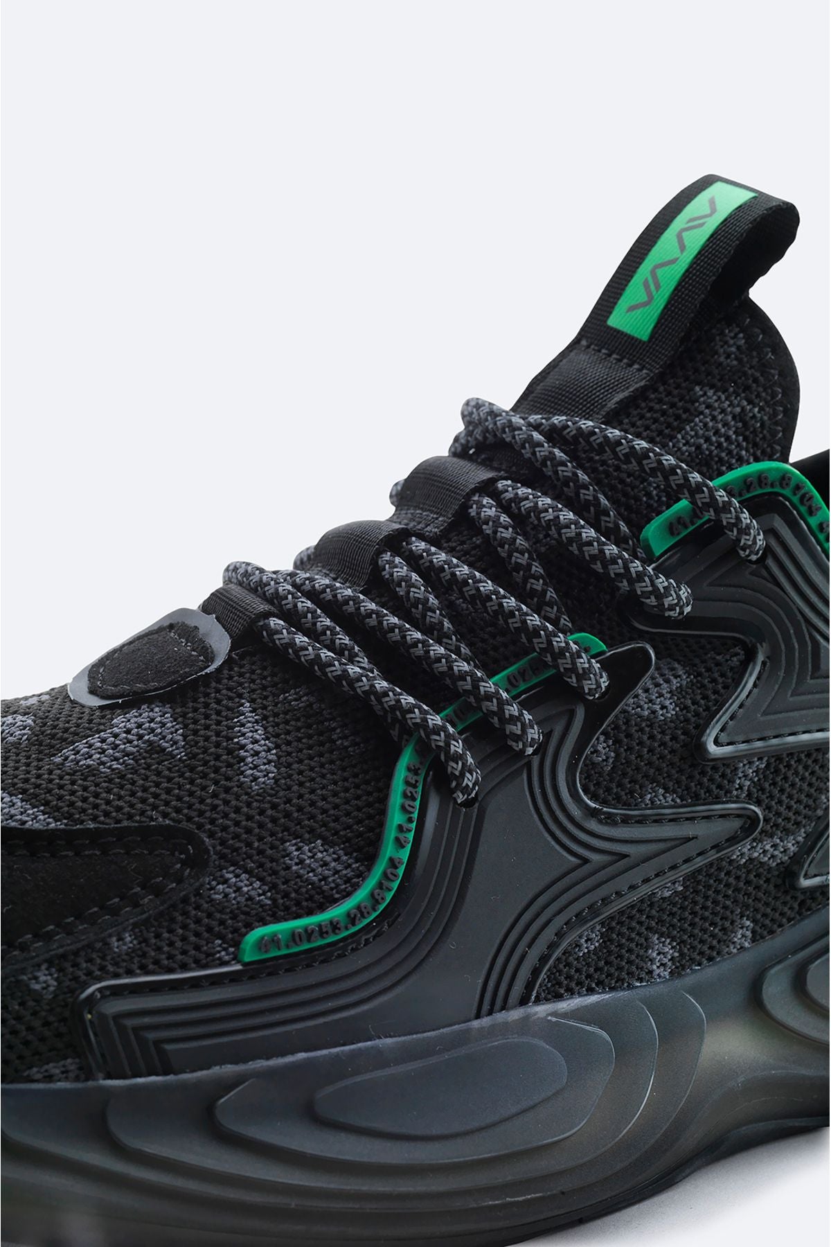 Men's black flexible floor sneaker shoes A32y8003