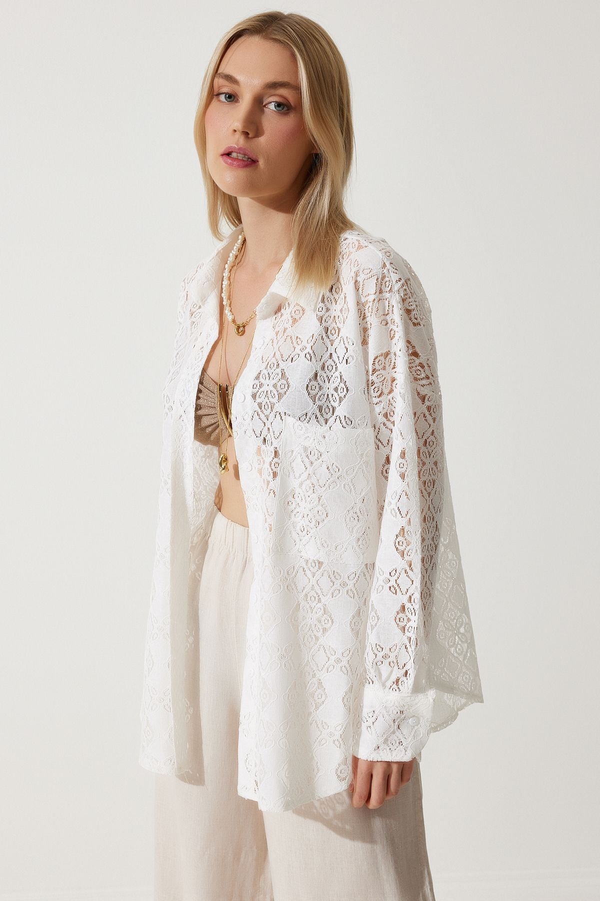Woman White Premium Oversize Lace Shirt SV00011