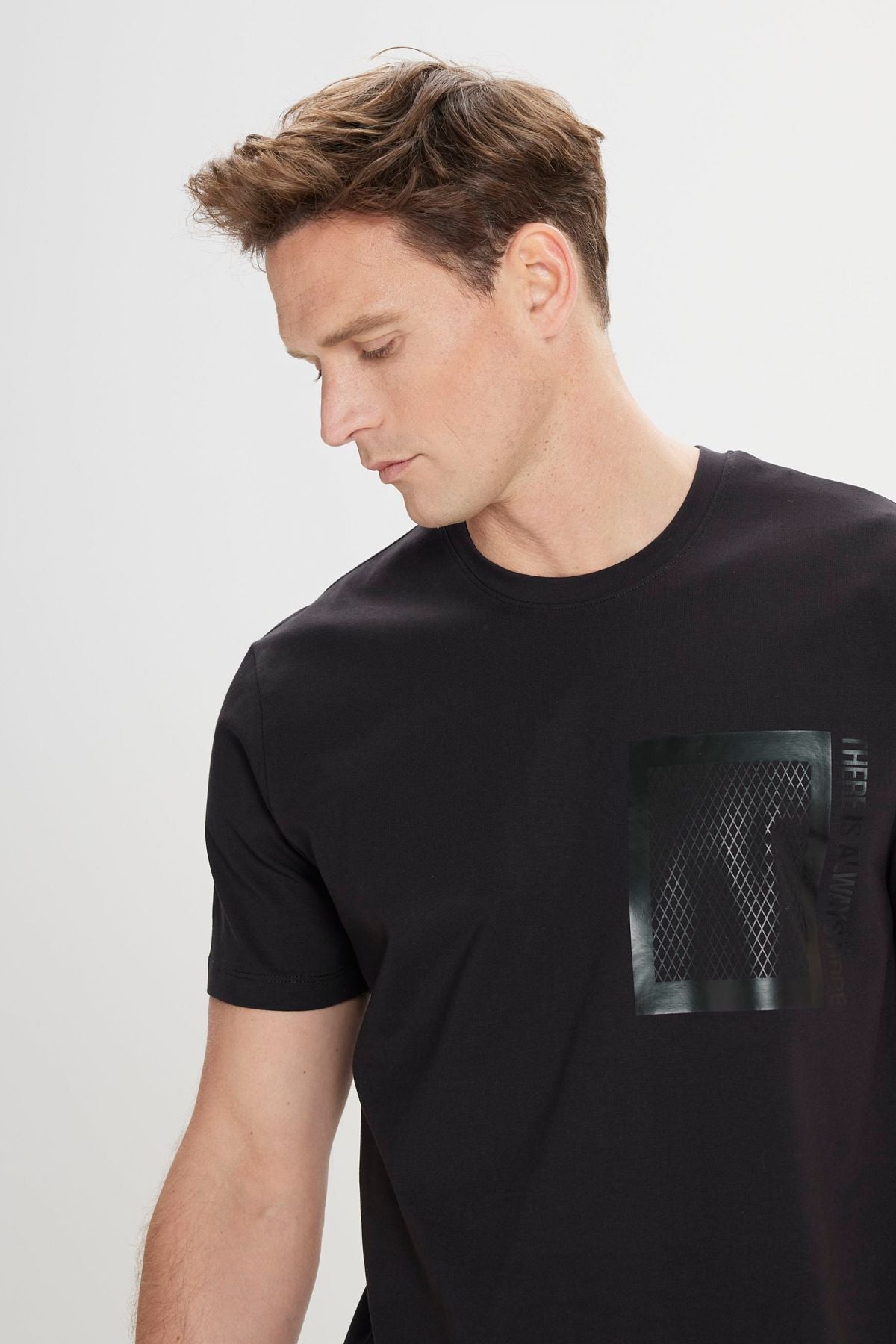 Men's black slim fit narrow cut bike bike collar cotton printed t -shirt