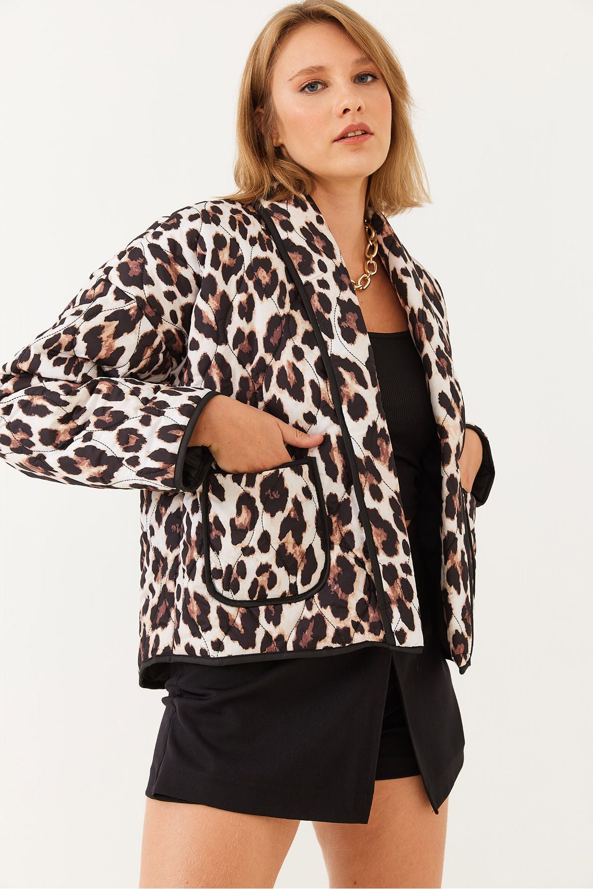 Women's Leopard Patterned Pocket Kapitone Mont 60251808