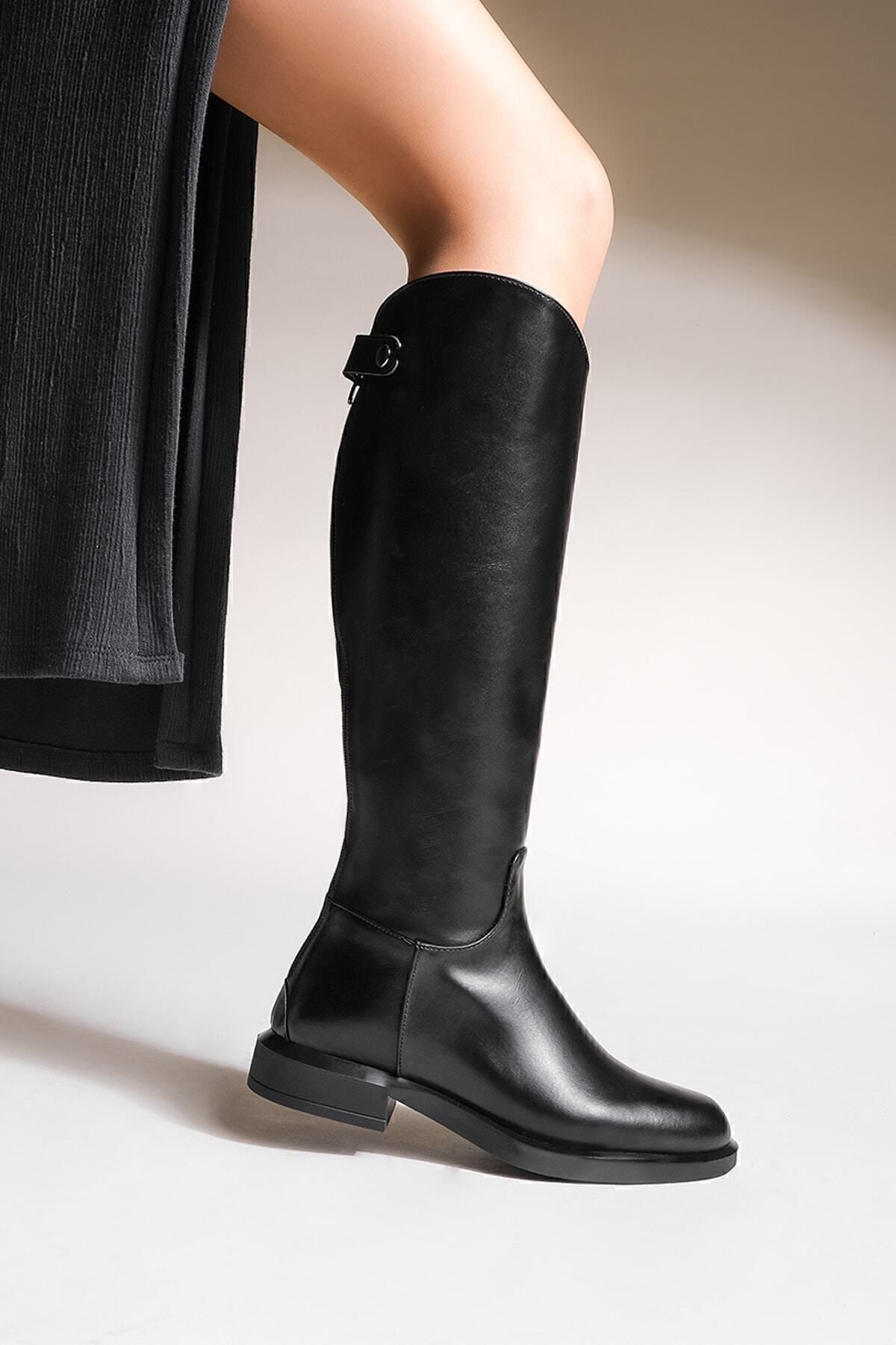 Women's Daily Boots Milana Black with zipper from behind.