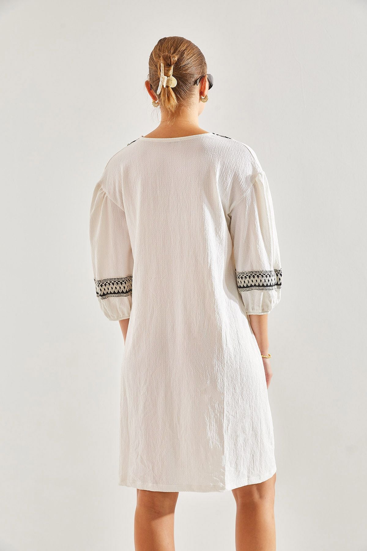 Women's collar and sleeve embroidery dress 60201008