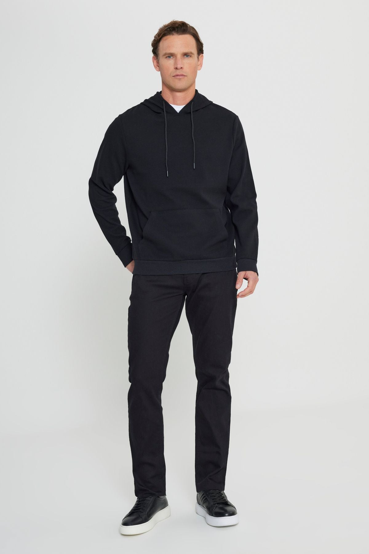 Men's black 2 yarn hot holding standard fit normal cutting hooded textured pocket sweatshirt
