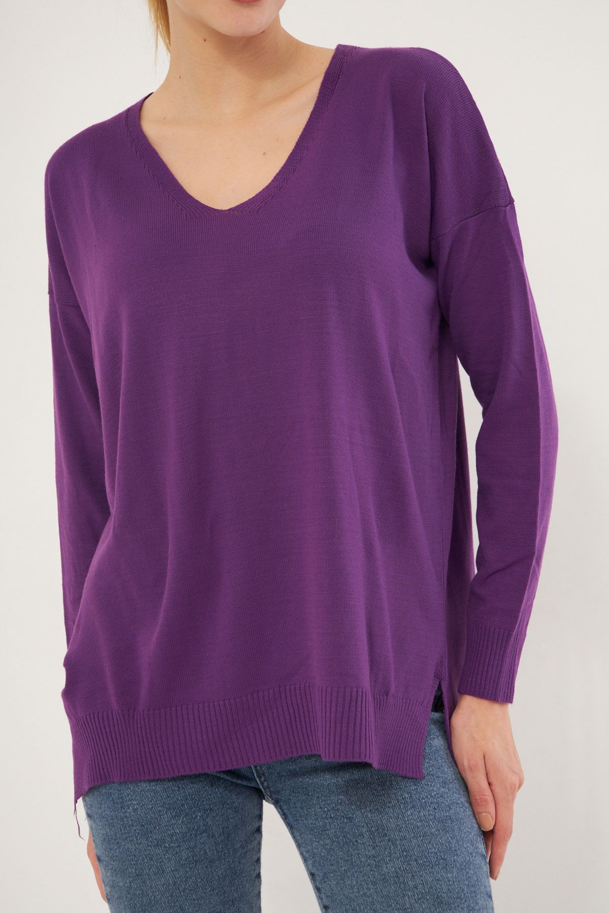 Woman Purple V-Yaka front short back long knitwear sweater ARM-22Y012013