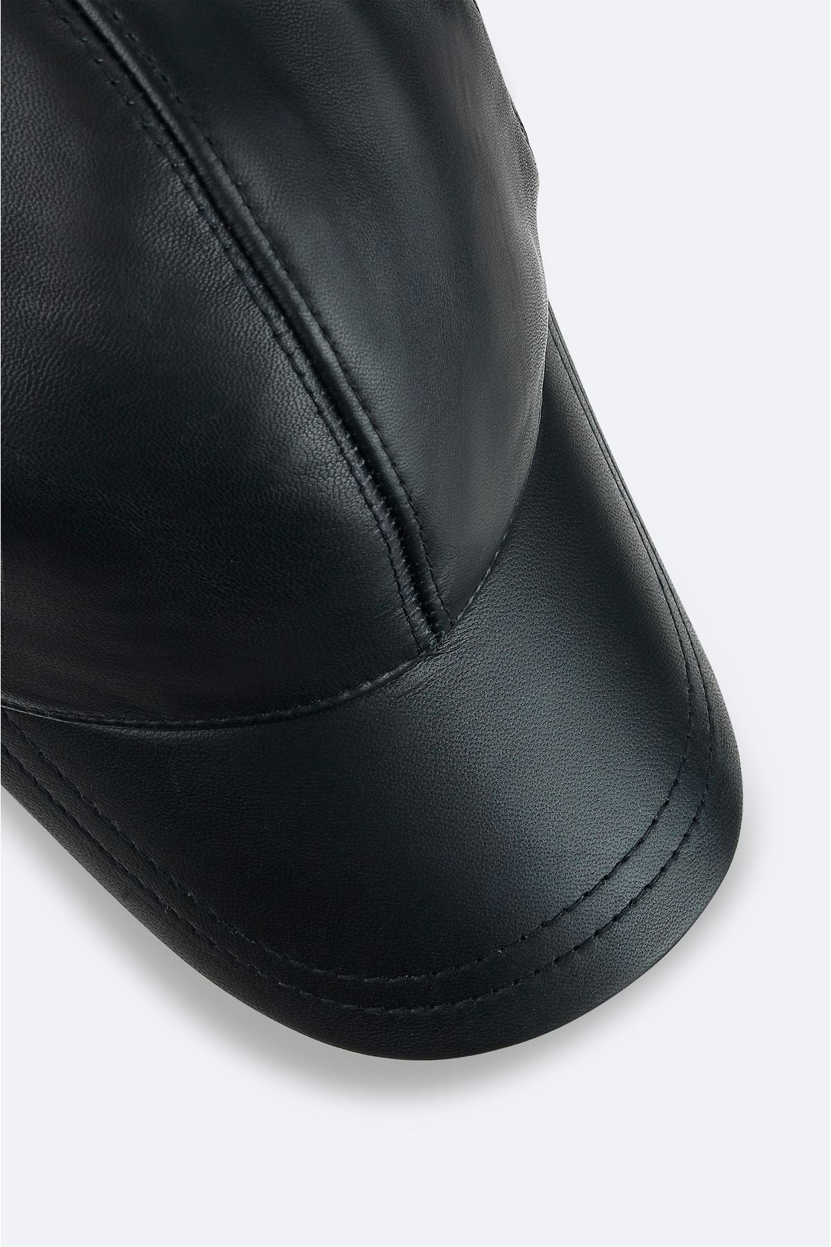 Men's black 100 %leather sports hat A42y9285