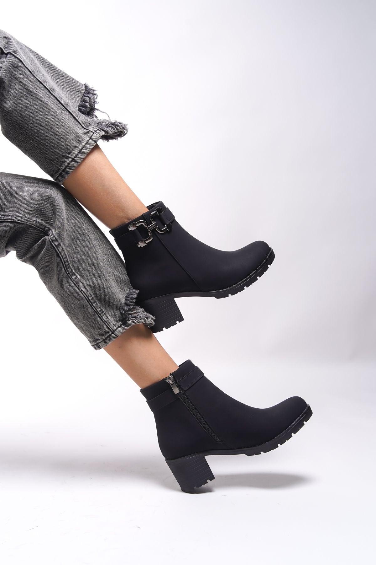 Libthana Women's Chain Detail Heels Bot 0012725 Matte Black