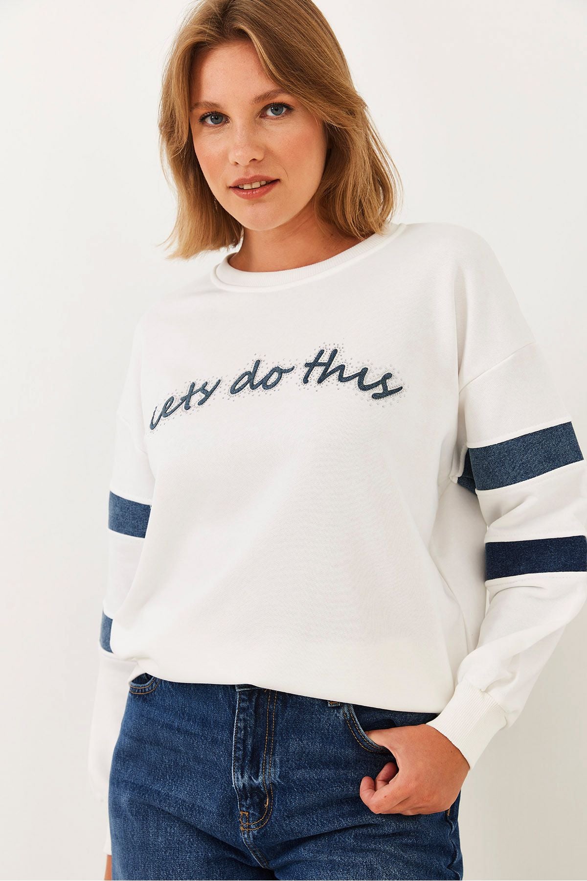 Female strip jeans detailed stone embroidered sweatshirt 60251842