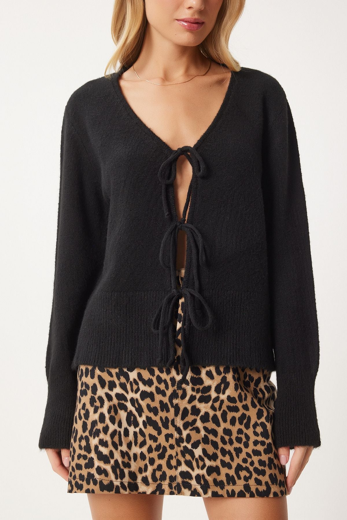 Female Black V -Yaka Bow Title Triko Cardigan PF00091