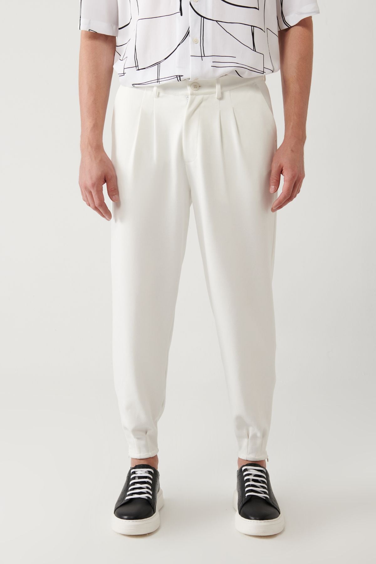 Men's White Classic Lumbar Pleated Knitting Smyrna Trousers A41y3075