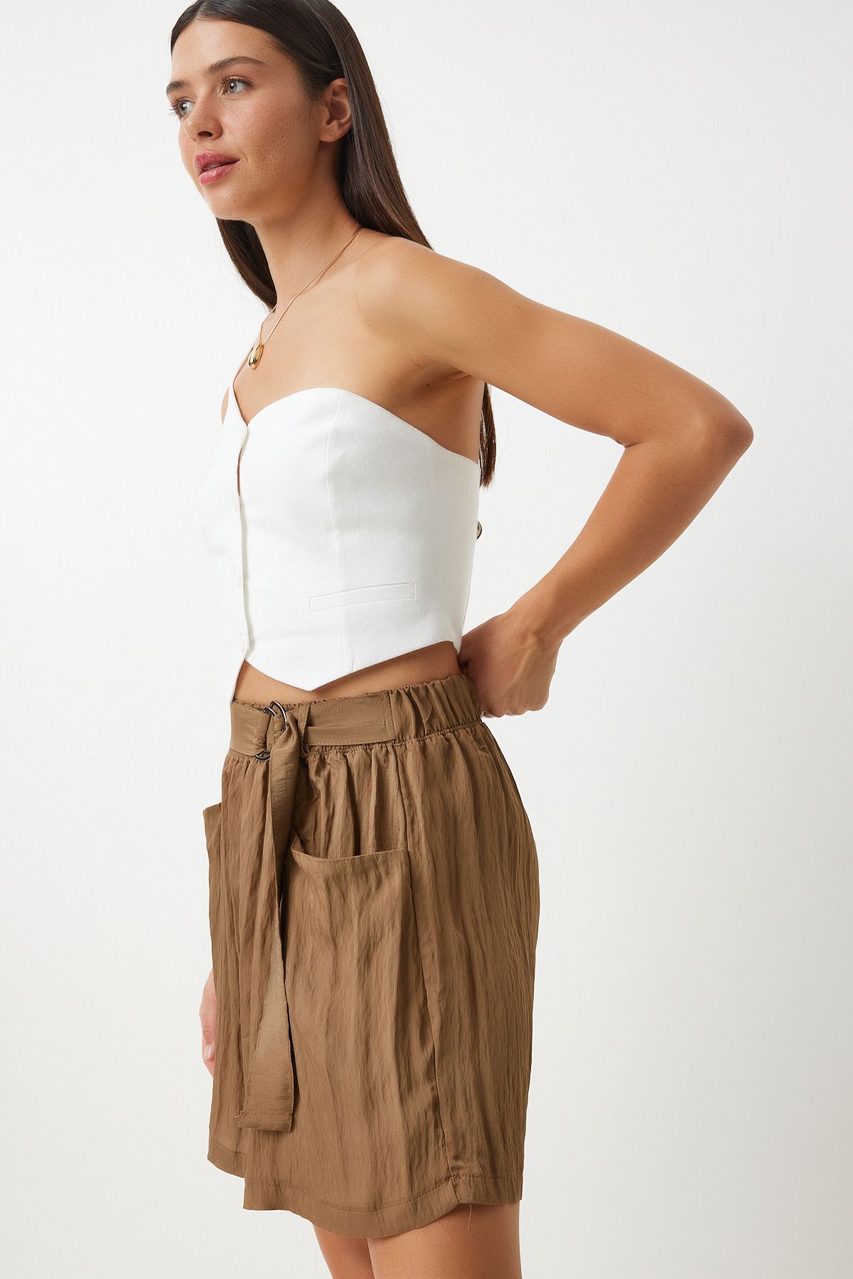 Female brown arched city height weaving shorts RC00154