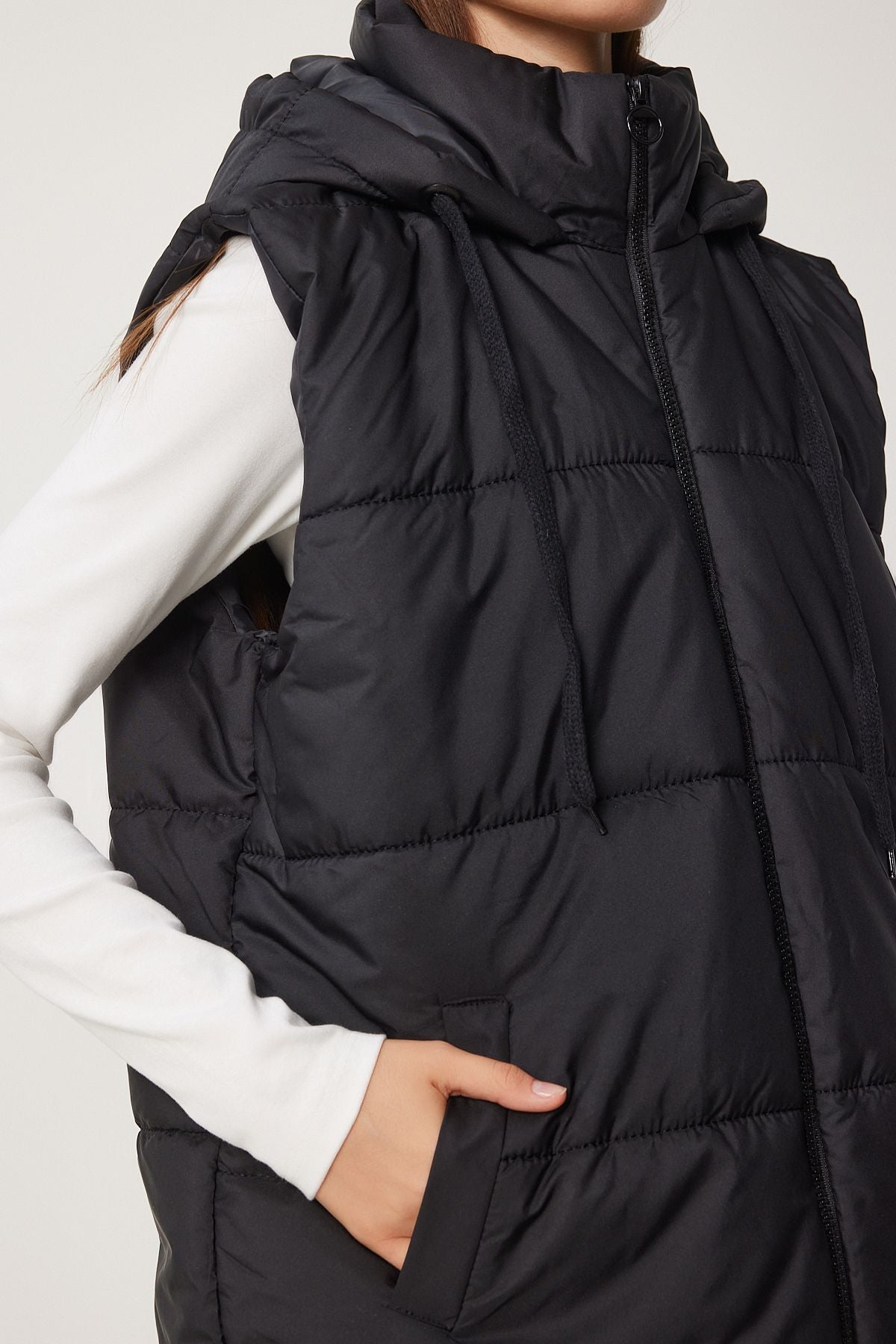 Woman Black Hooded Oversiz swelling Vest RV00059