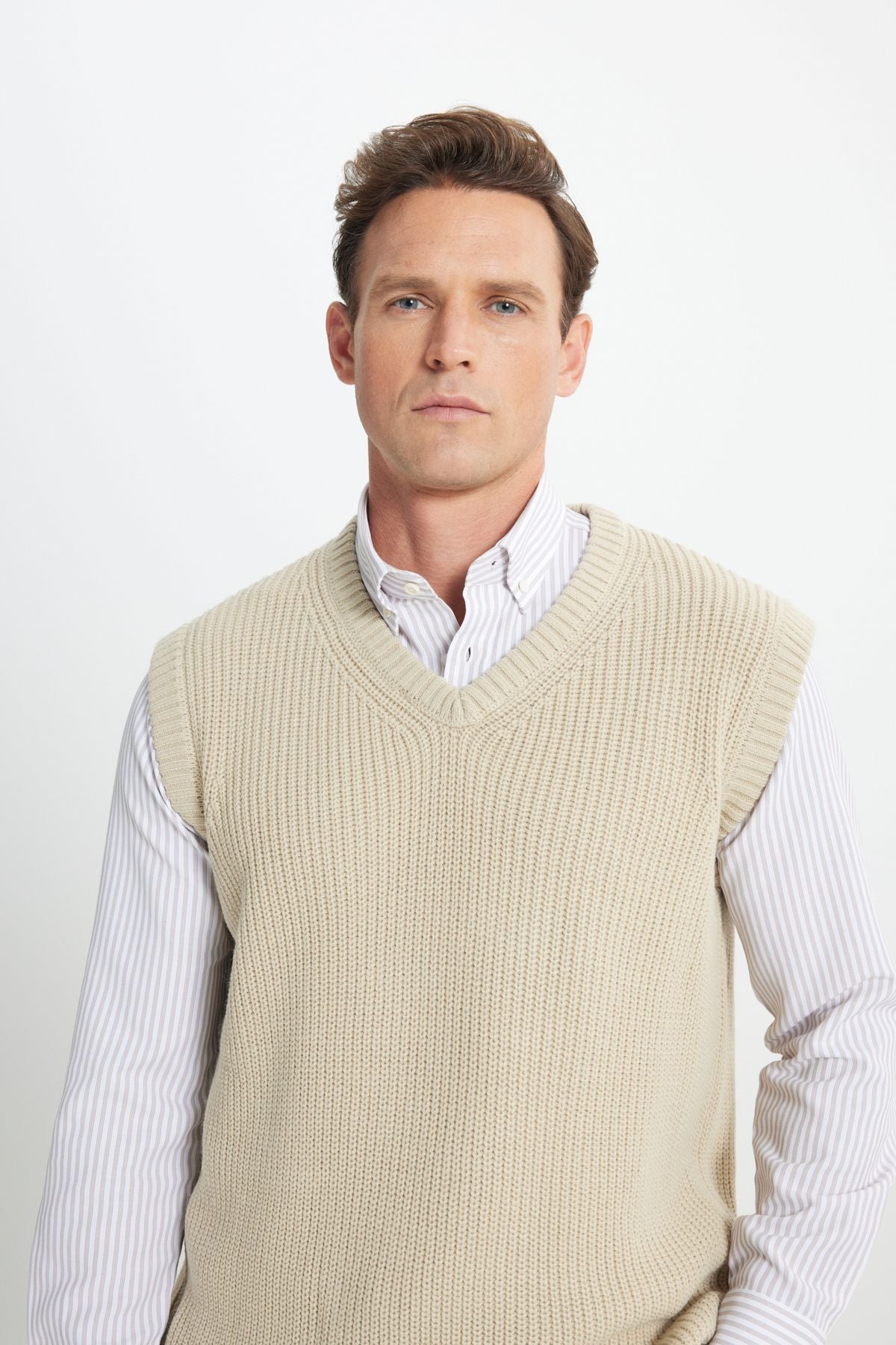 Men's Beige Standard Fit Normal Cut V -neck knitwear sweater