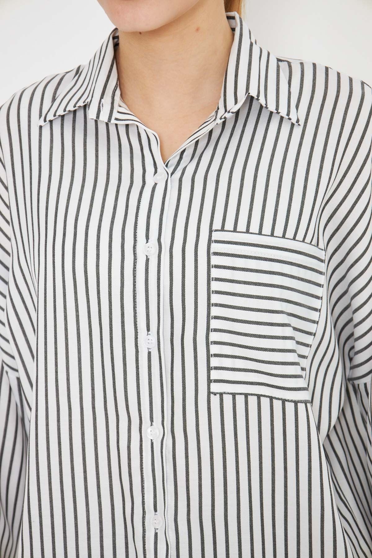 Woman Smoked Striped Long Sleeve Pocket Detailed Ristle Pleeled Oversize Shirt ARM-25K001069