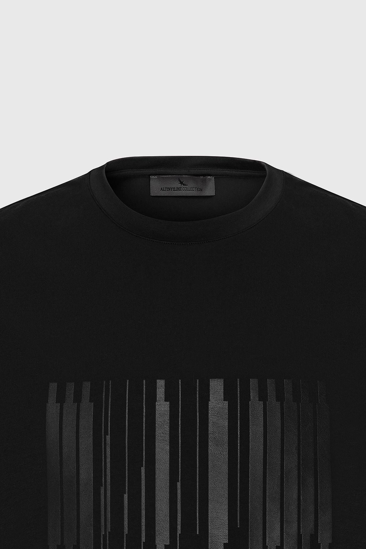 Men's black slim fit narrow cut cotton printed bike collar t -shirt