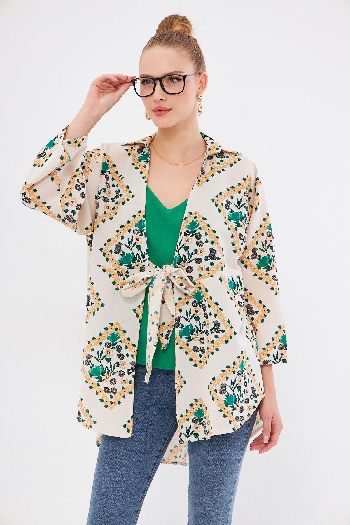 Women with light green patterned front connecting kimono shirt ARM-24Y001080