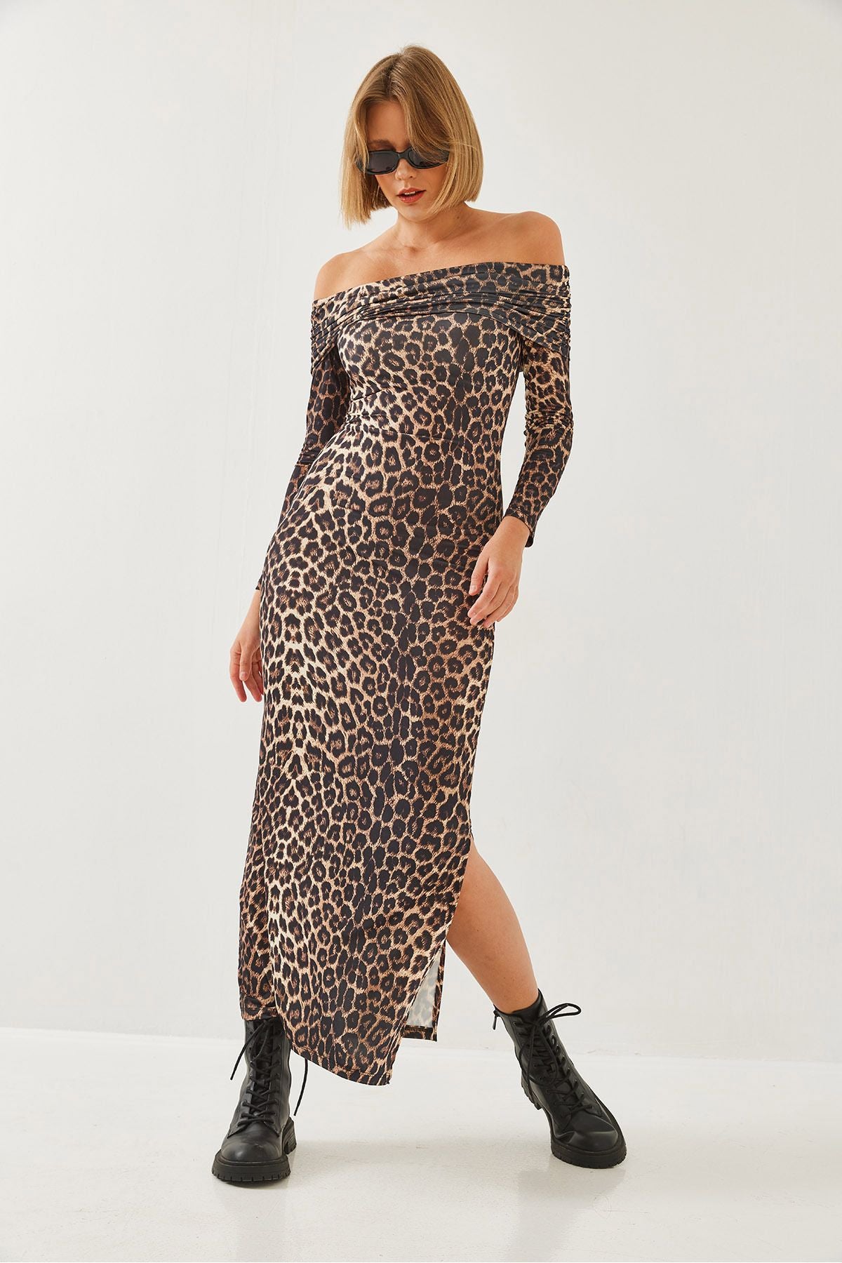 Woman Madonna collar Long Leopard Patterned Dress 60351138