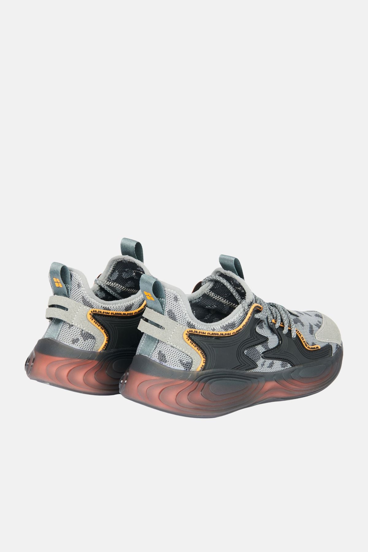 Men's gray flexible floor sneaker shoes A32y8003