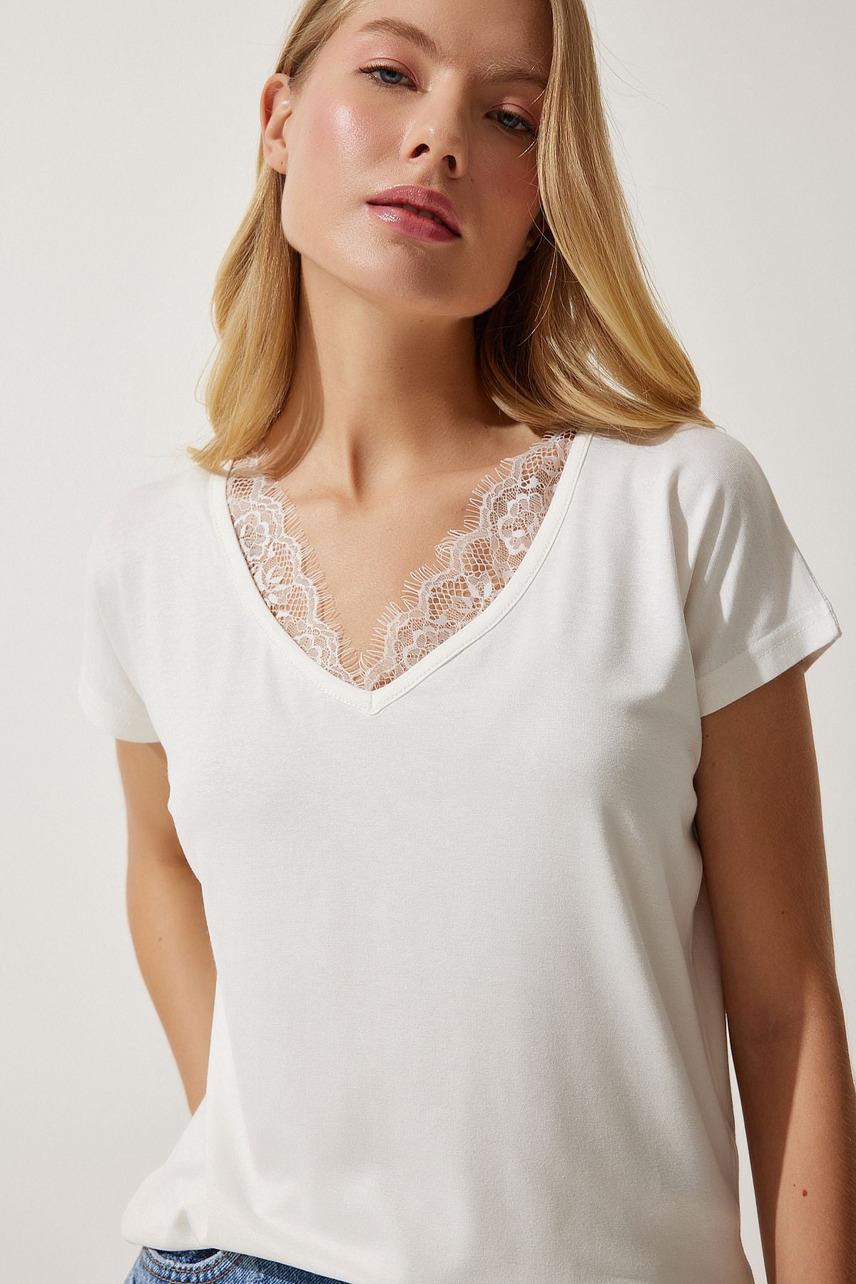 Female ecru lace detailed viscose blouse EN00607