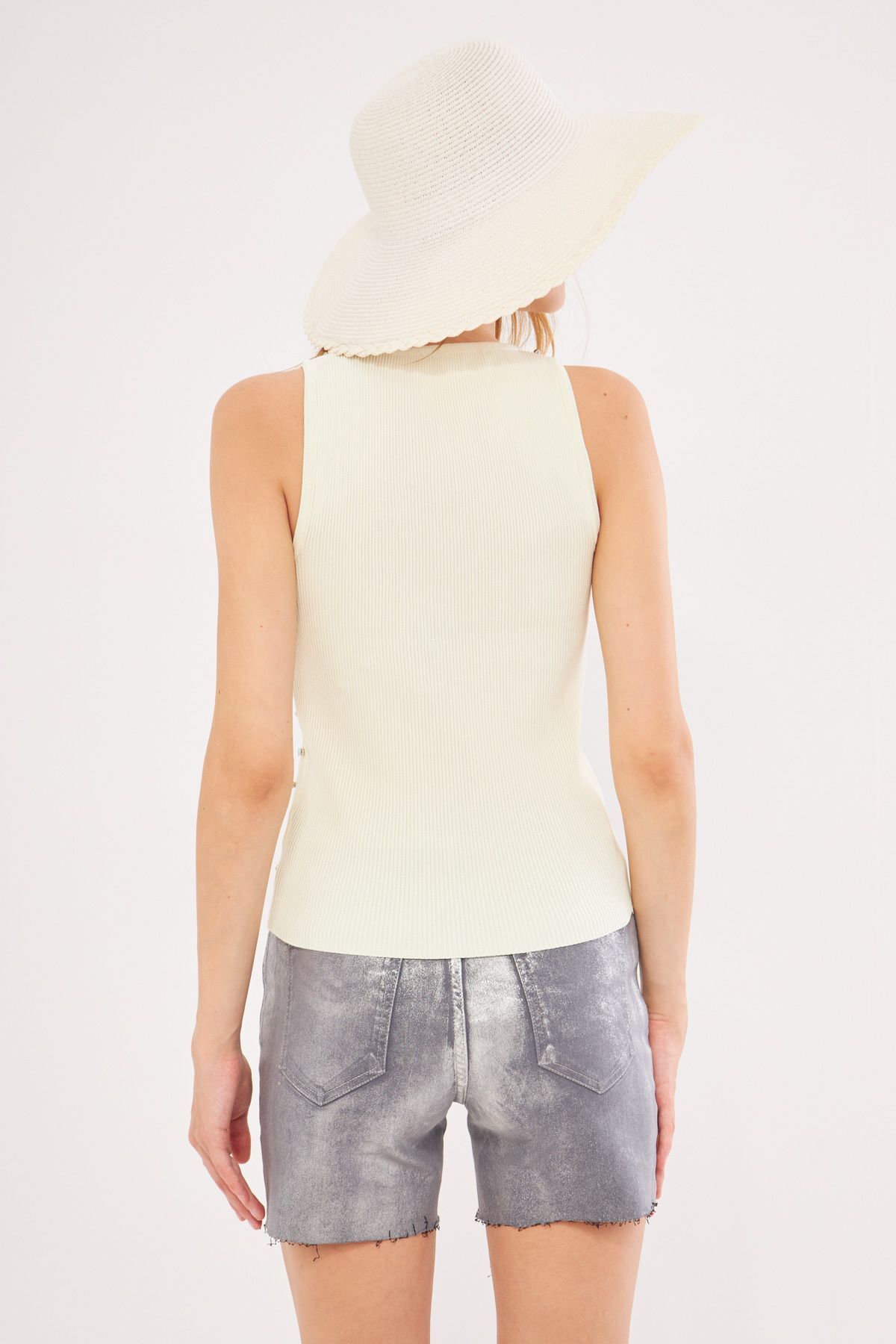 Women's Cream collar buttoned front with beads with beads sleeveless knitwear blouse ARM-24Y134008