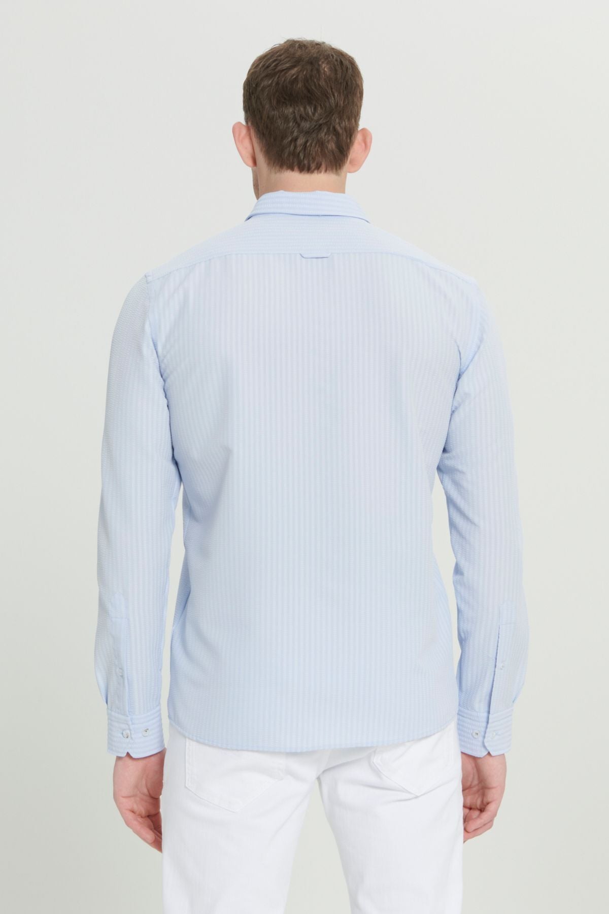 Men's light blue wrinkle technical oxford wafer patterned slim fit narrow cut buttoned collar flexible shirt