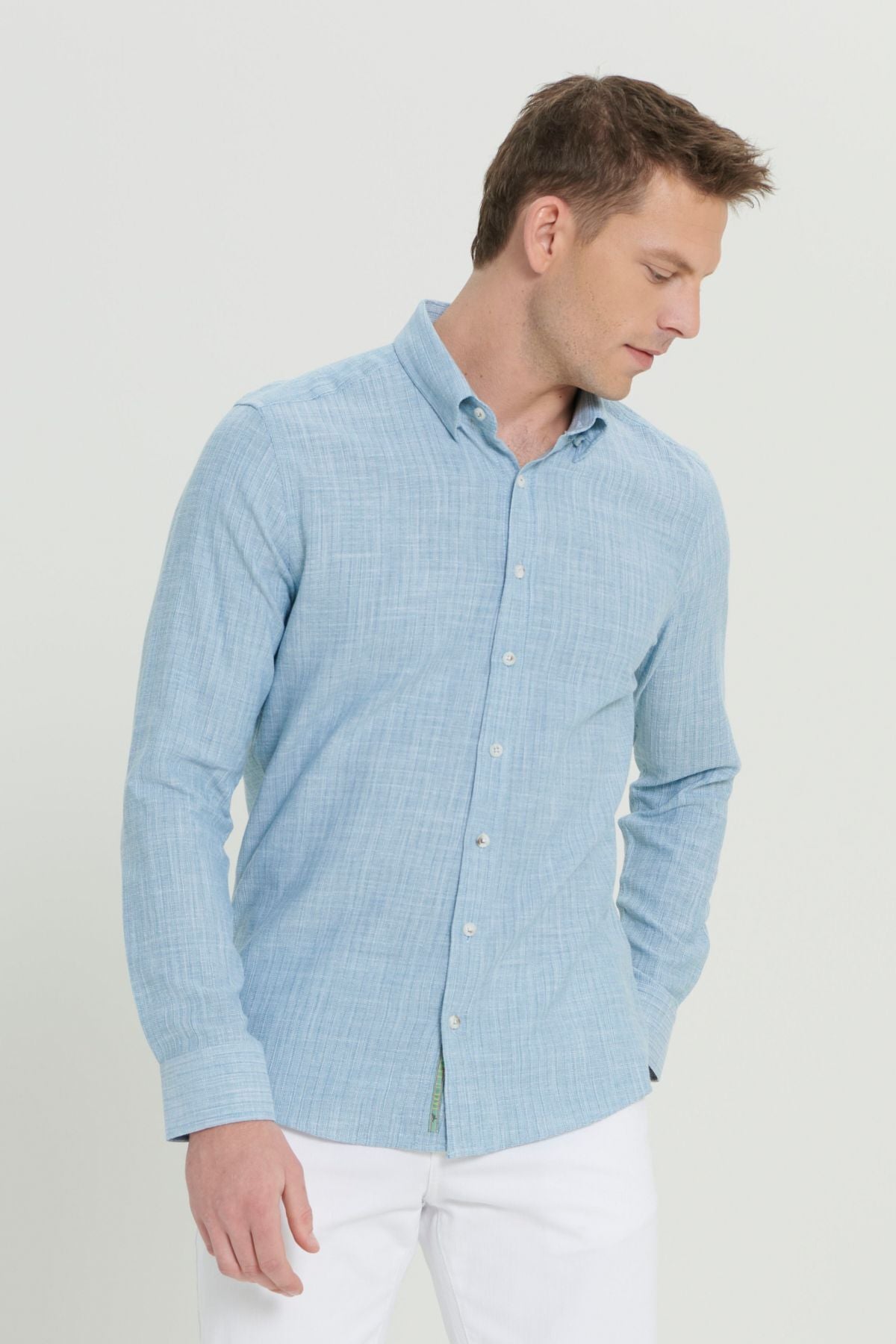 Men's green 100 %cotton slim fit narrow cut hidden buttoned collar linen -looking flalam shirt