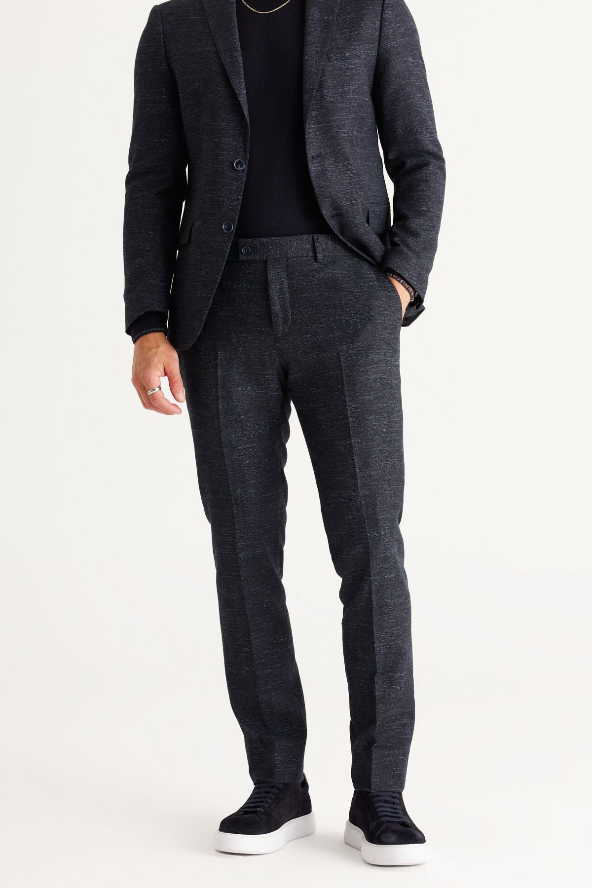 Slim fit narrow cut mono collar woolen patterned suit suits