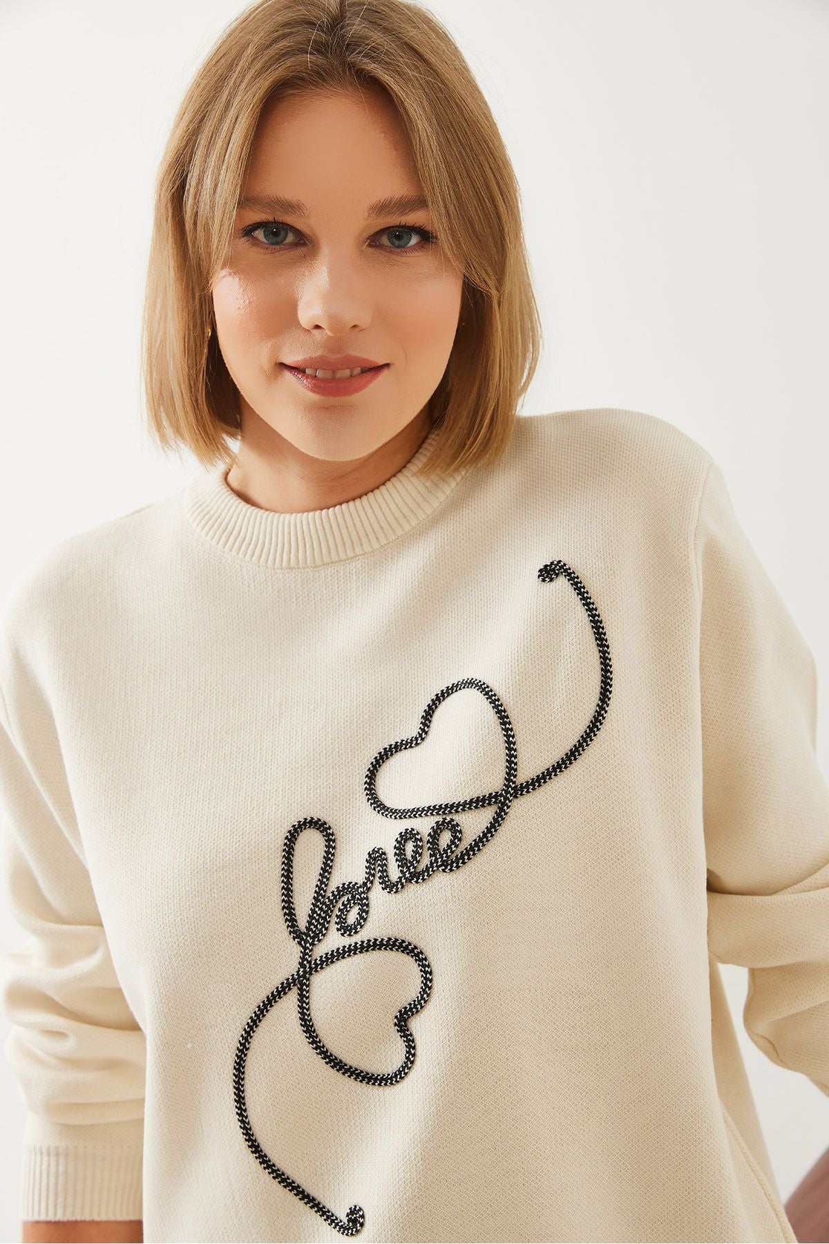 Woman Love Heart Embroidered Knitwear Sweater 14318 60351158