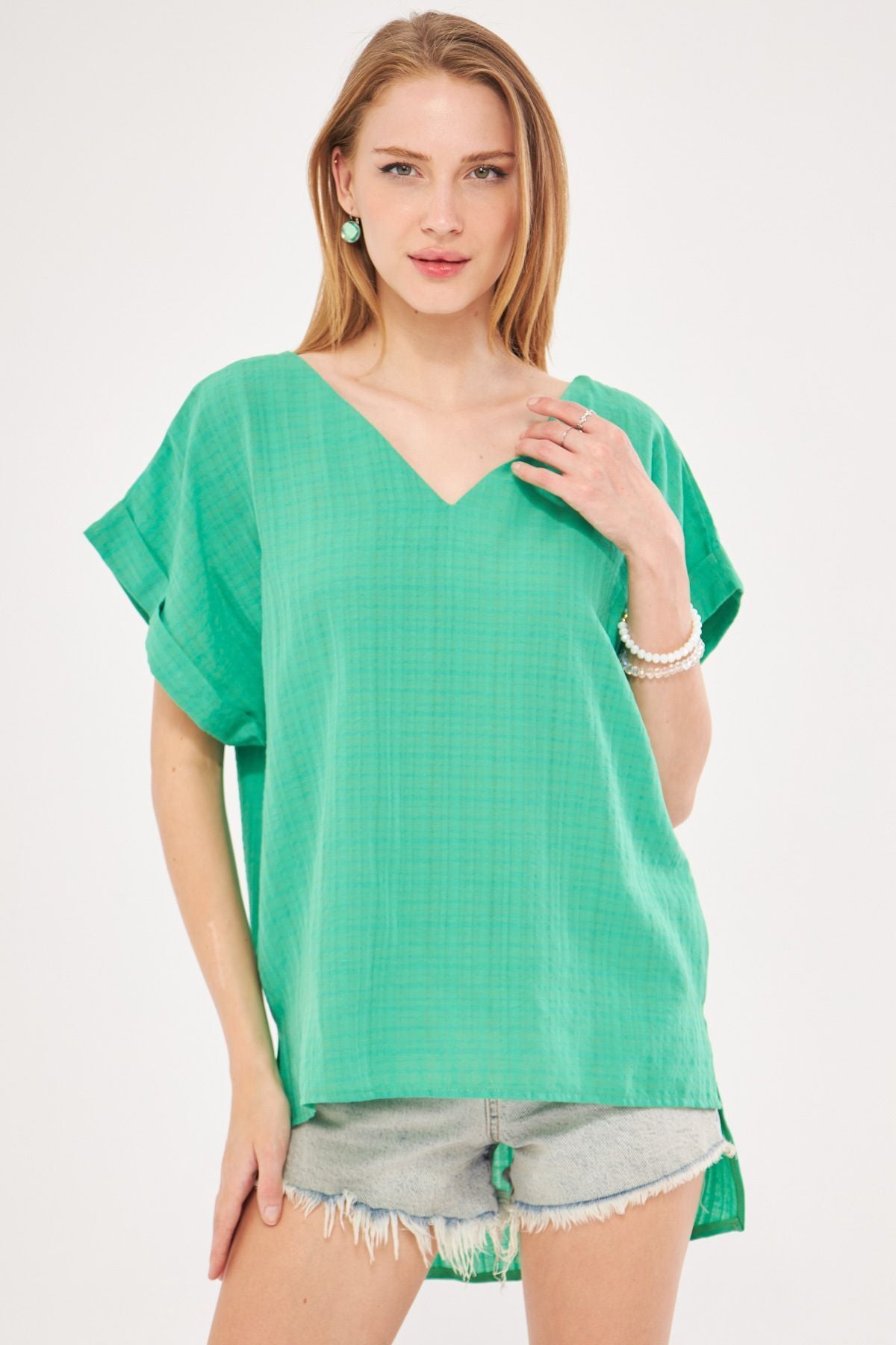 WOMEN LIGHT GREEN V-YAKA SIDE SPRING LONG DIVER DUPLE ARM DETAILED Oversiz Blouse ARM-24Y001074