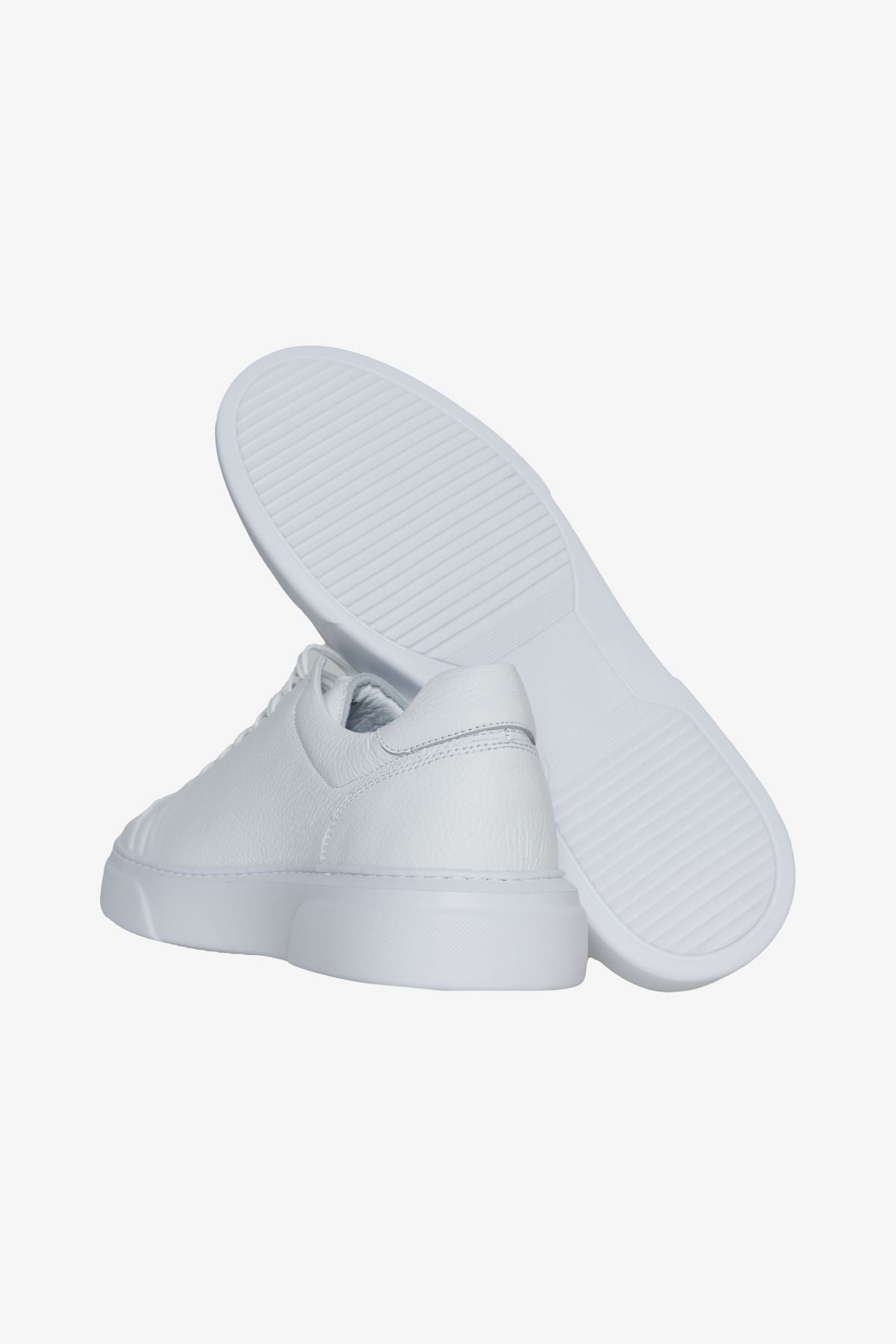 Men's white 100 %leather comfortable base flexible sneaker shoes