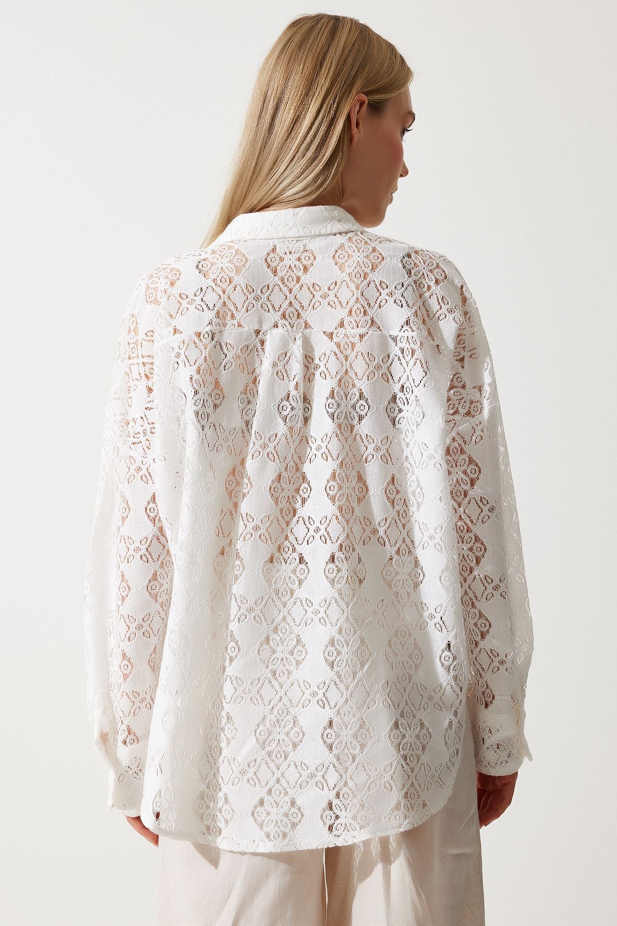 Woman White Premium Oversize Lace Shirt SV00011