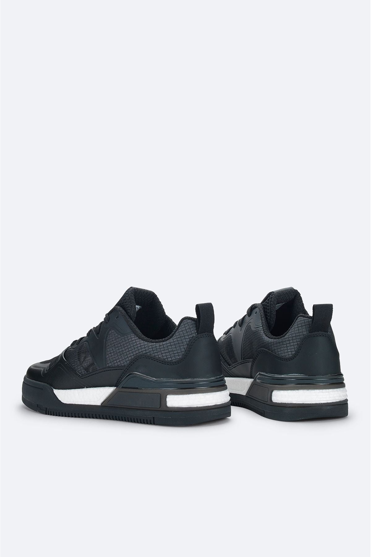 Men's black flexible floor sneaker shoes A41y8028