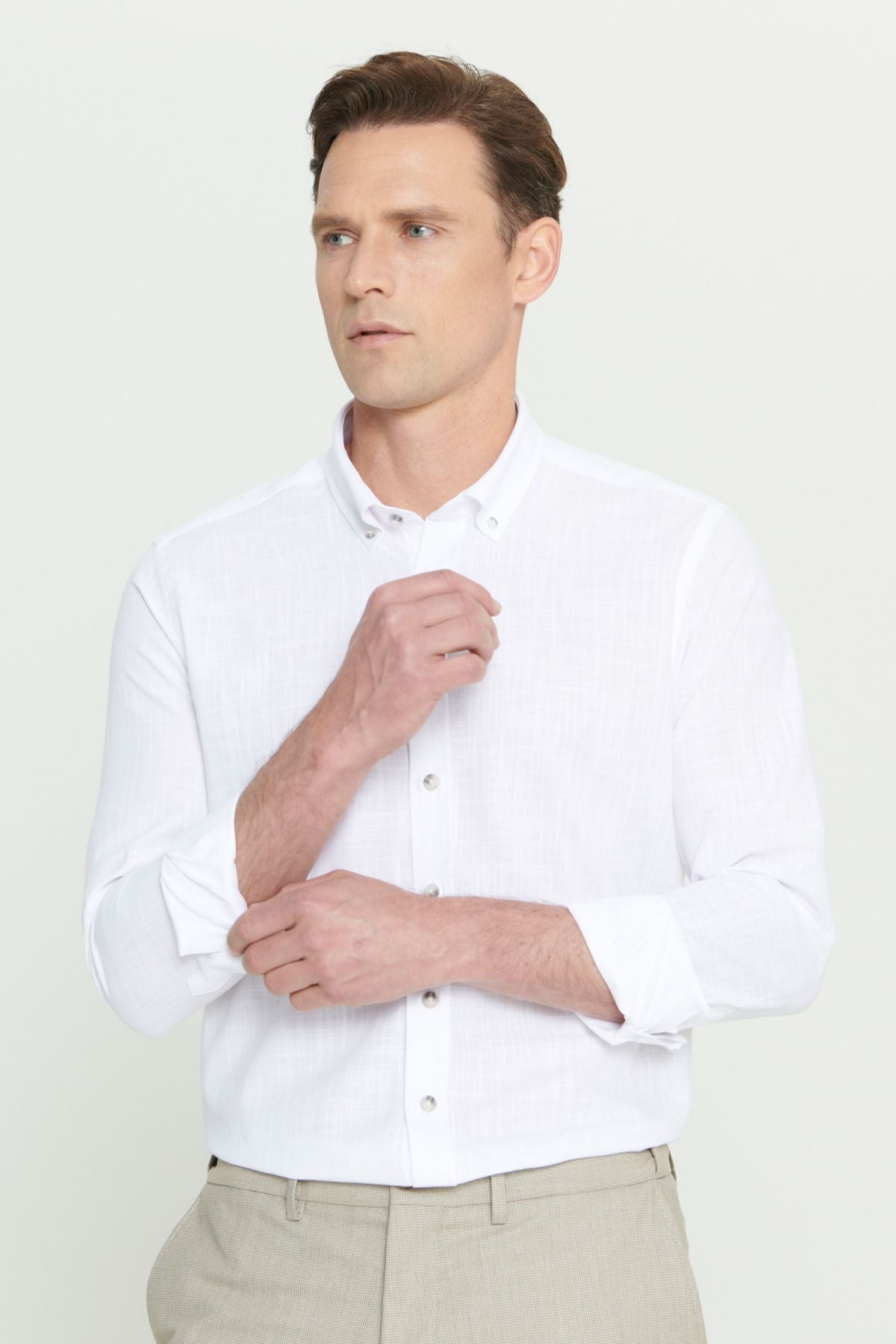 Men's white slim fit narrow cut buttoned neck linen look 100 %cotton pennant shirt