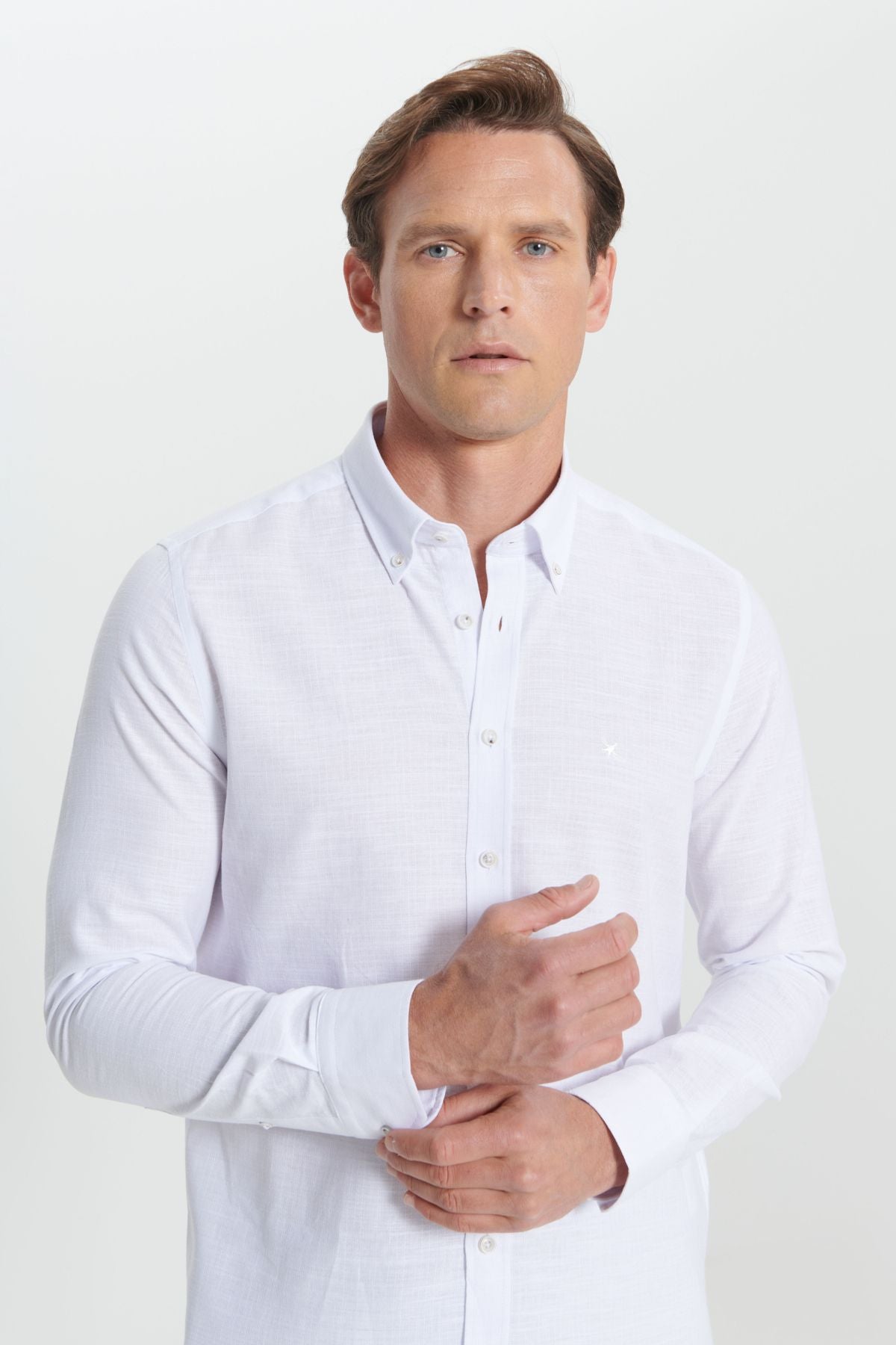 Men's white slim fit narrow cut button button with collar striped pennant shirt