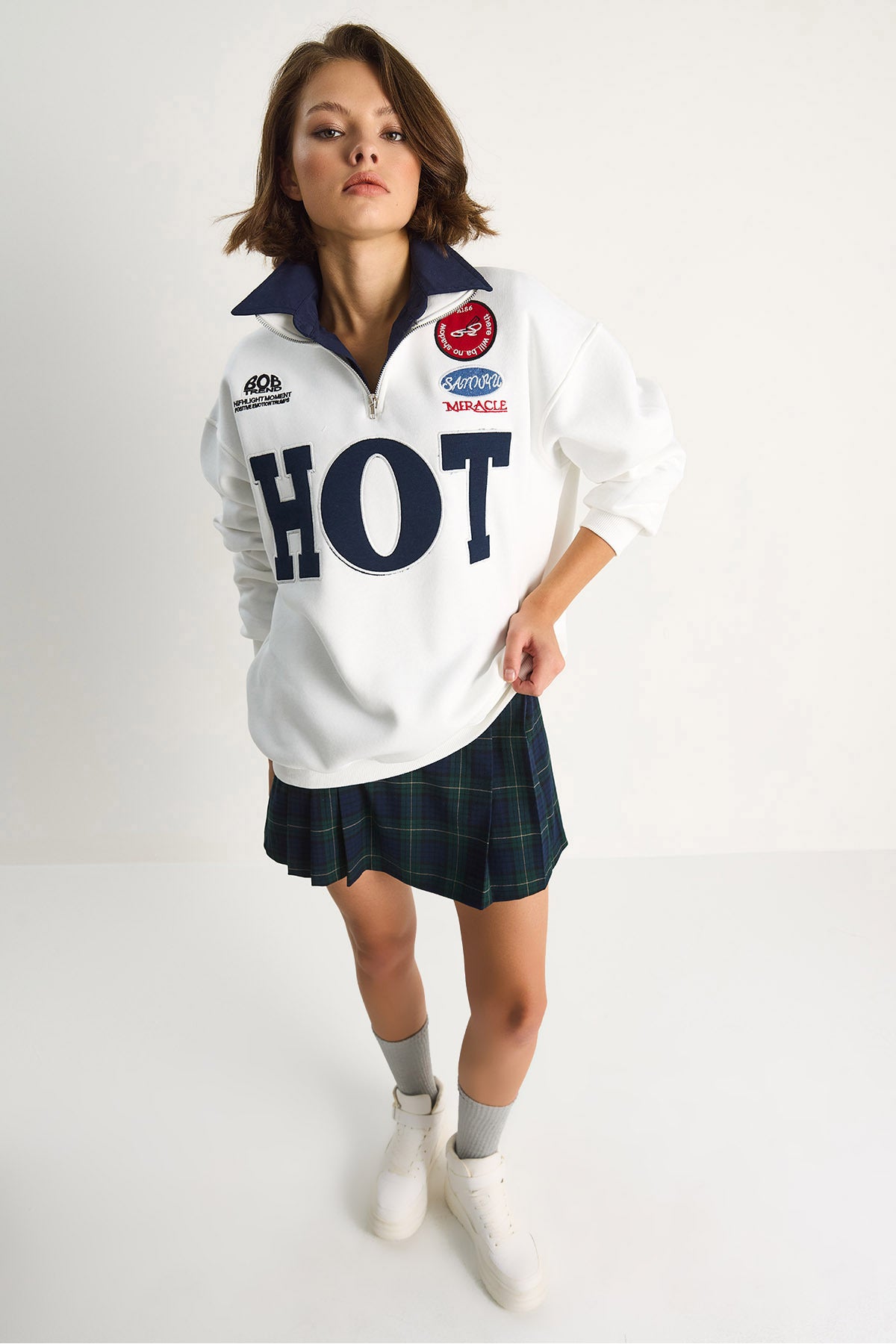 Women's Zippered Stand-Up Collar Embroidered Three Thread Ribbed Oversize Sweatshirt 10006 60284067