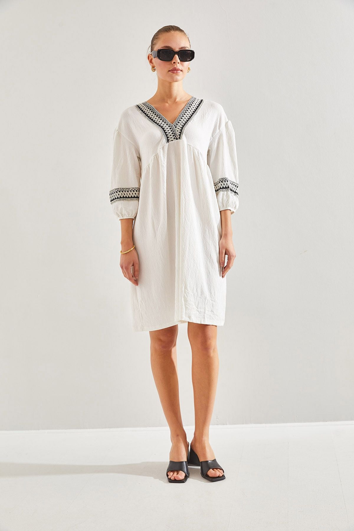 Women's collar and sleeve embroidery dress 60201008