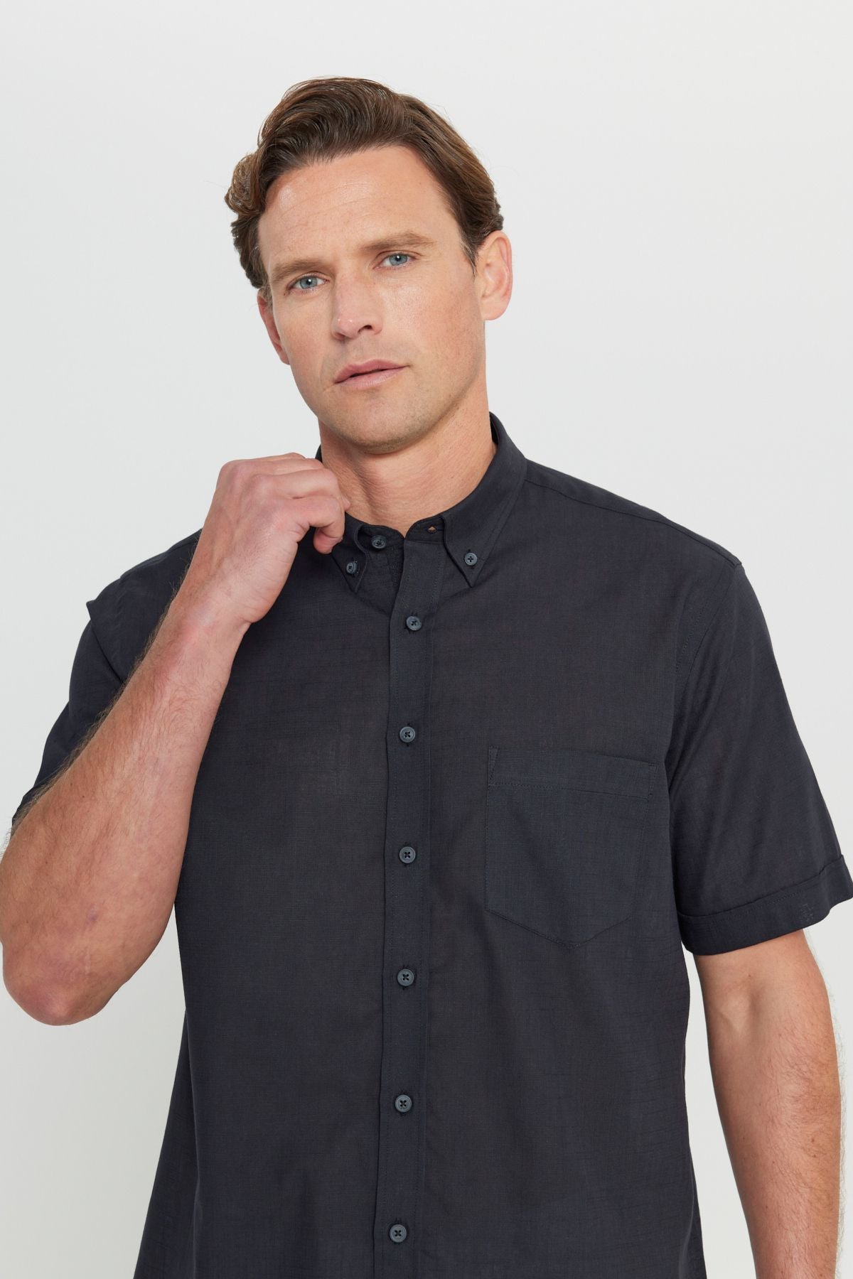 Men's Black Comfort Fit Casual Cutting Buttoned Neck Linen Look 100 %Cotton Short Sleeve Shirt